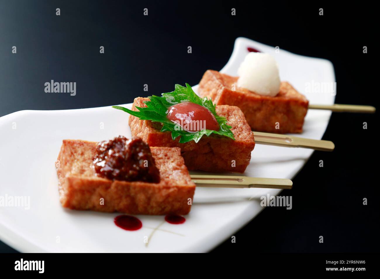 Tre tipi di tofu fritto in profondità Foto Stock