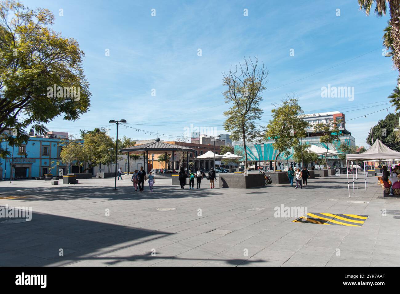 Plaza Garibaldi nella giornata di sole. Plaza Garibaldi è una famosa piazza conosciuta per la sua vibrante musica mariachi, i monumenti culturali e l'atmosfera vivace. Foto Stock