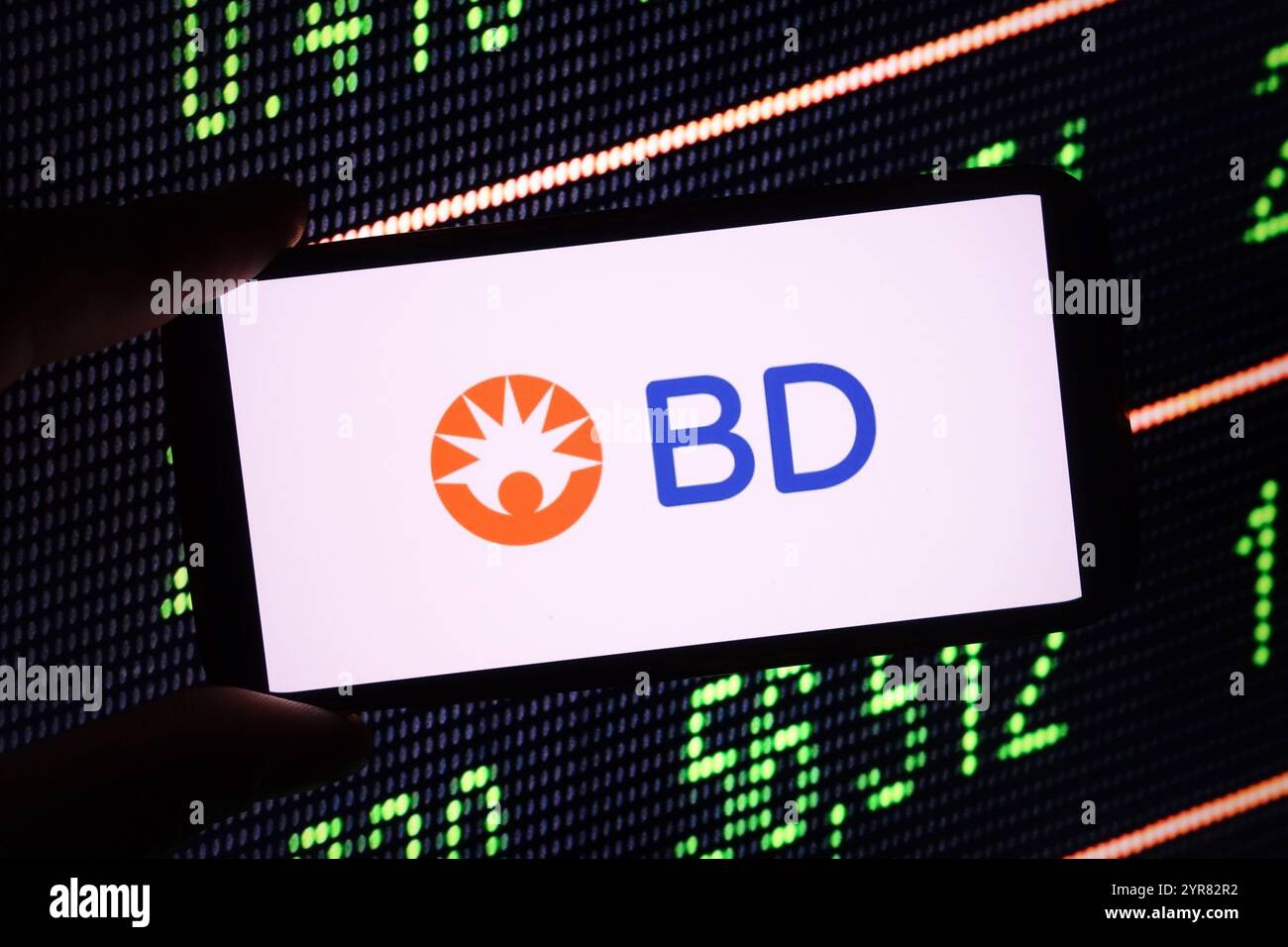 Polonia. 2 dicembre 2024. In questa illustrazione fotografica, il logo della società Becton Dickinson viene visualizzato sullo schermo di uno smartphone. Credito: SOPA Images Limited/Alamy Live News Foto Stock