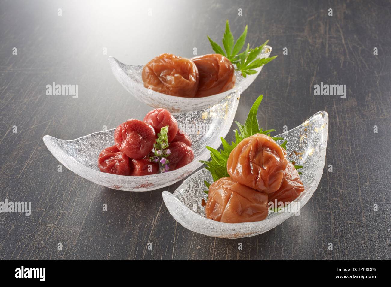 Tre tipi di umeboshi Foto Stock