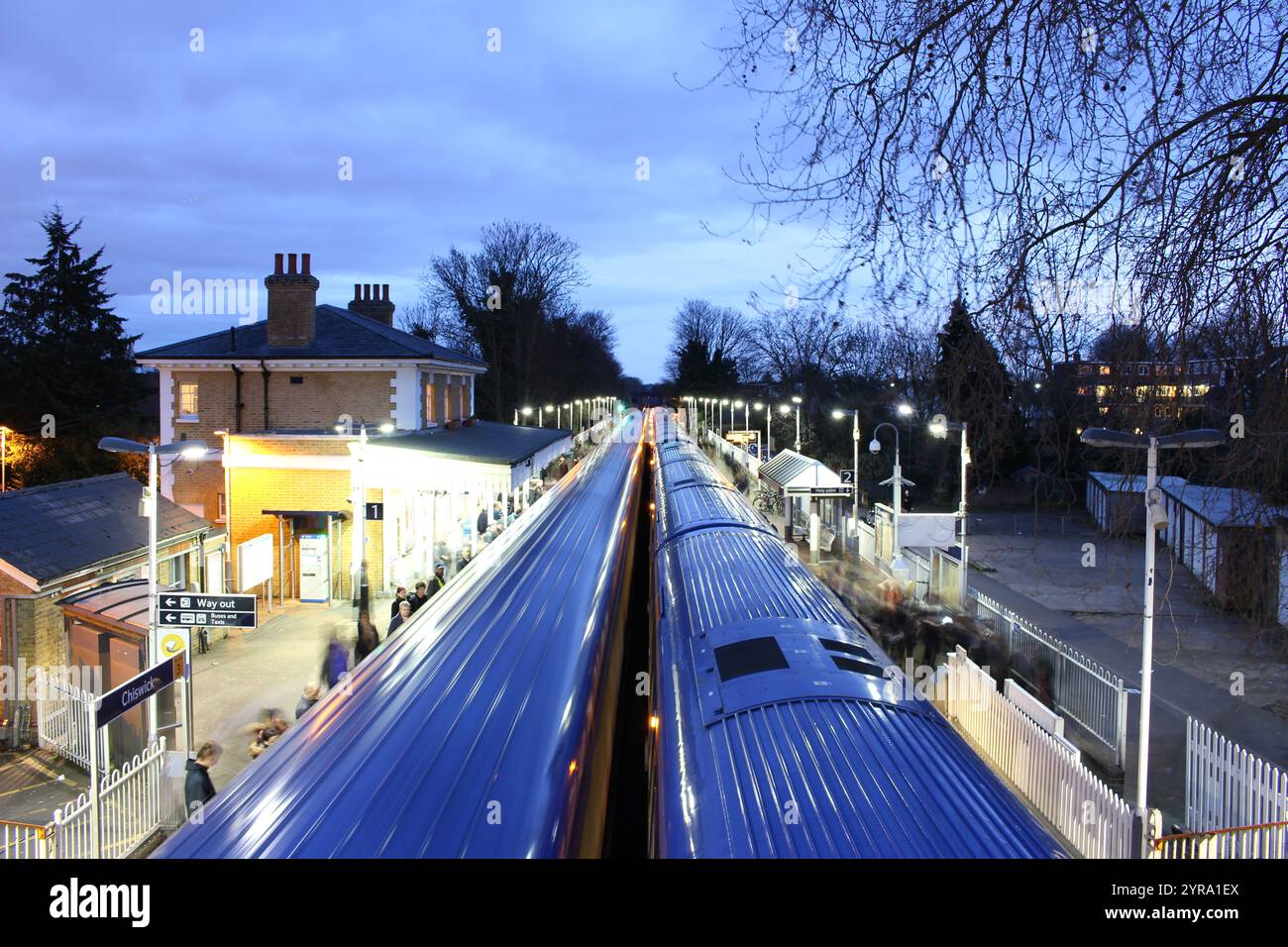 Treni alla stazione ferroviaria di Chiswick Foto Stock