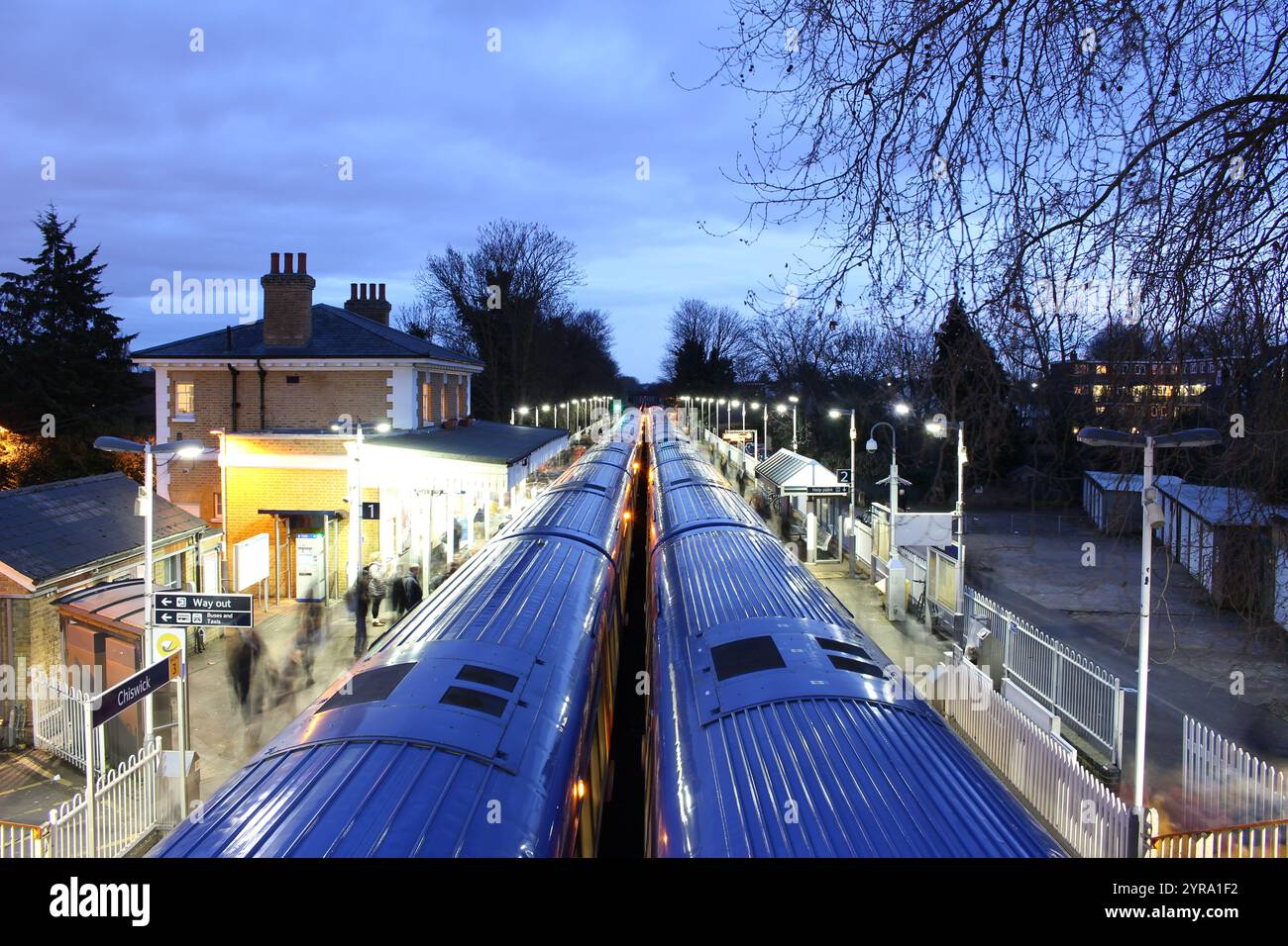 Treni alla stazione ferroviaria di Chiswick Foto Stock