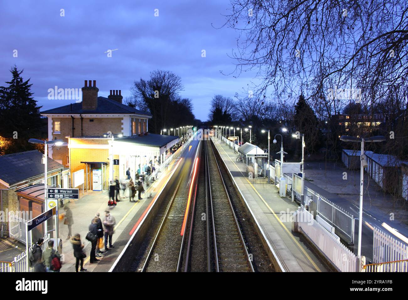 Treni alla stazione ferroviaria di Chiswick Foto Stock