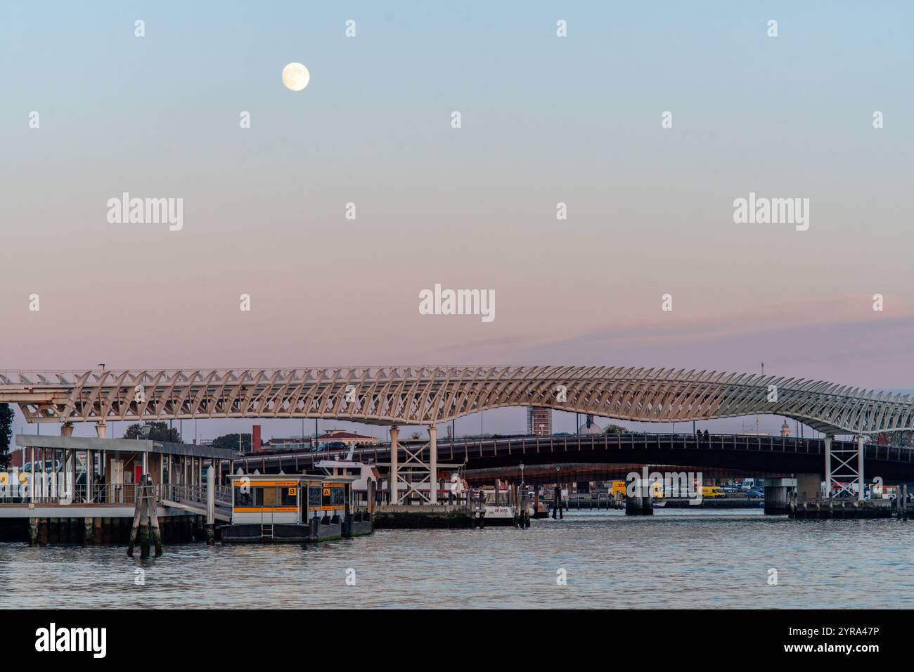 Ponte della ferrovia di venezia immagini e fotografie stock ad alta ...