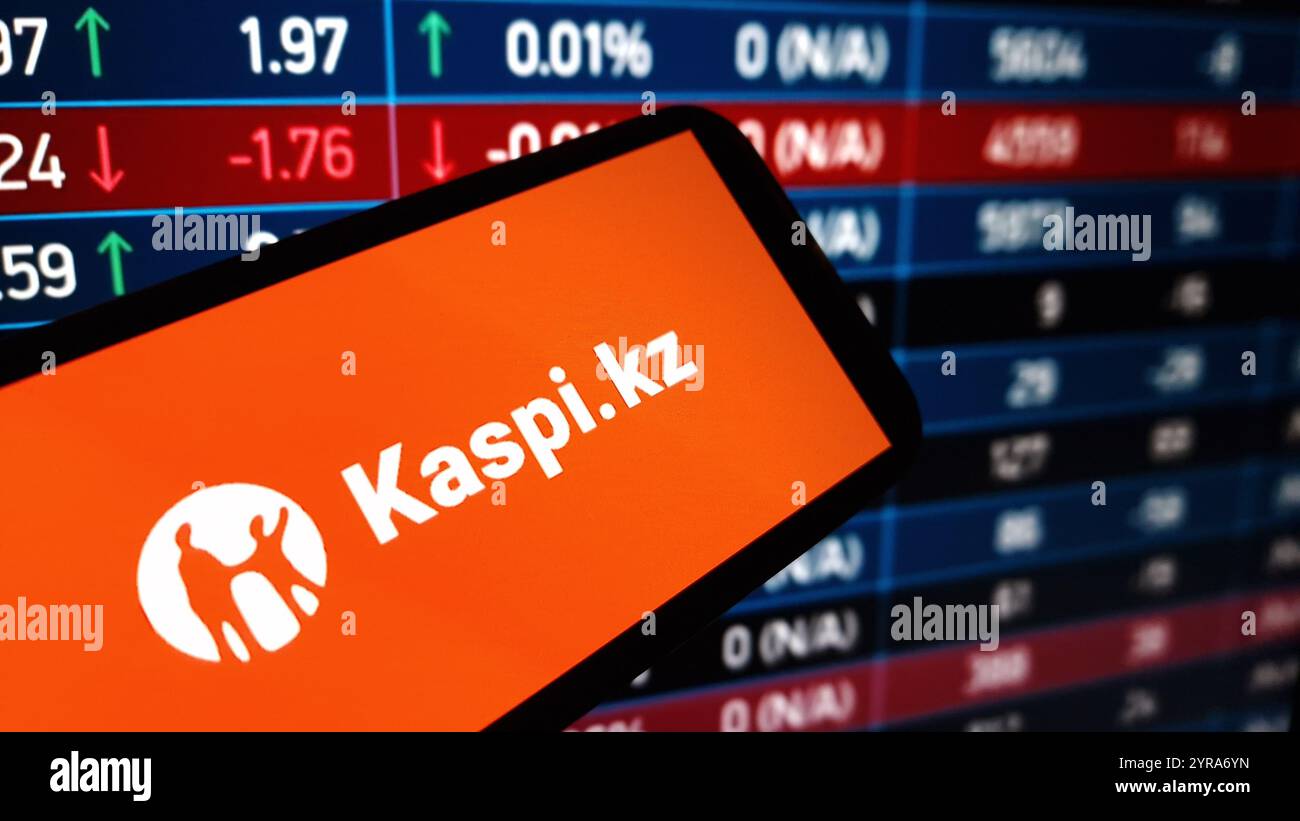 Konskie, Polonia - 2 dicembre 2024: Logo della società per azioni Kaspi.kz visualizzato sul telefono cellulare Foto Stock