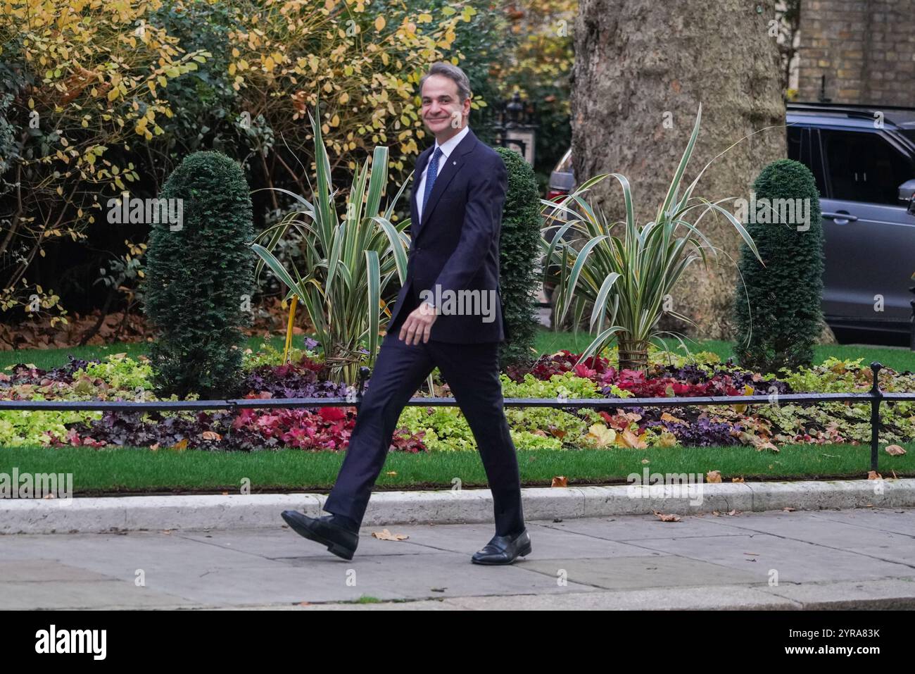 Londra, Regno Unito. 3 dicembre 2024. Il primo ministro greco Kyriakos Mitsotakis arriva al 10 di Downing Street per un incontro con il primo ministro britannico Keir Starmer . I due leader dovrebbero discutere di una lunga disputa sulle sculture del Partenone, note anche come Marmi di Elgin, che fanno parte della collezione del British Museum dal 1816. Le sculture furono rimosse dal Partenone da Lord Elgin all'inizio del XIX secolo mentre era ambasciatore britannico presso l'Impero ottomano, che all'epoca governava la Grecia. Credito. Amer Ghazzal/Alamy Live News Foto Stock