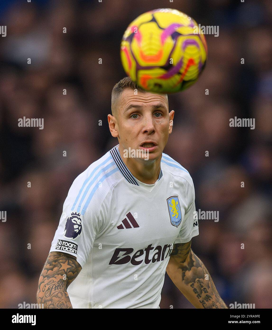 Londra, Regno Unito. 1 dicembre 2024. Chelsea V Aston Villa - Premier League - Stamford Bridge. Lucas Digne di Aston Villa in azione. Crediti immagine: Mark Pain / Alamy Live News Foto Stock