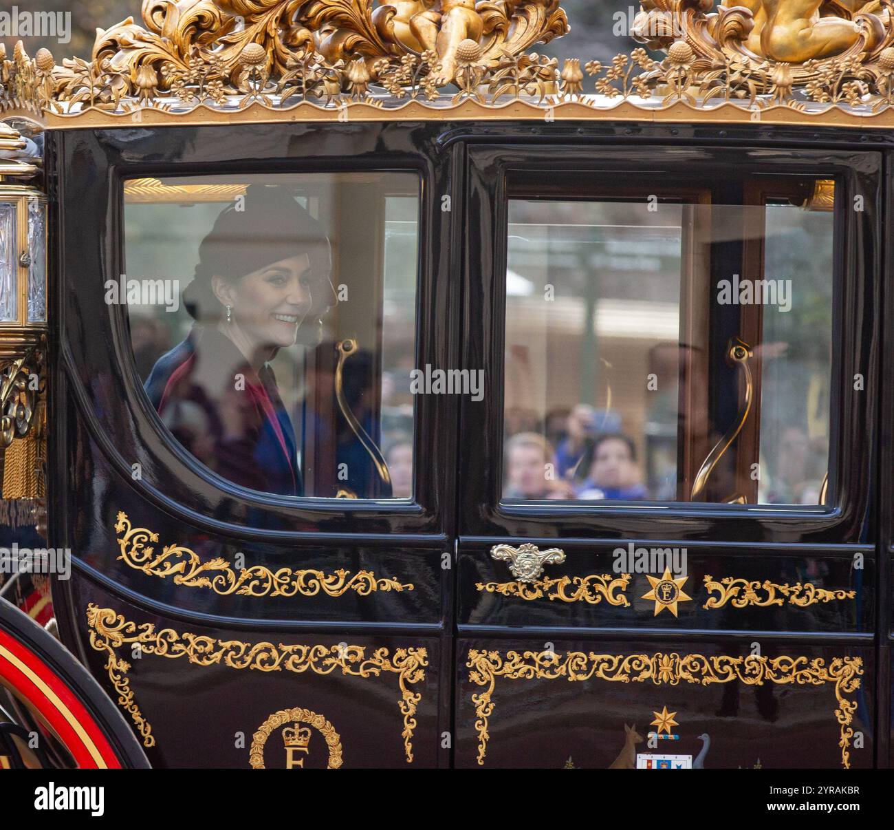 Londra, Regno Unito. 3 dicembre 2024. Il Principe e la Principessa di Galles viaggiano su una carrozza di stato durante il tragitto verso Buckingham Palace dietro la carrozza di stato che trasporta lo sceicco Tamim bin Hamad al Thani, Emiro del Qatar credito: Richard Lincoln/Alamy Live News Foto Stock