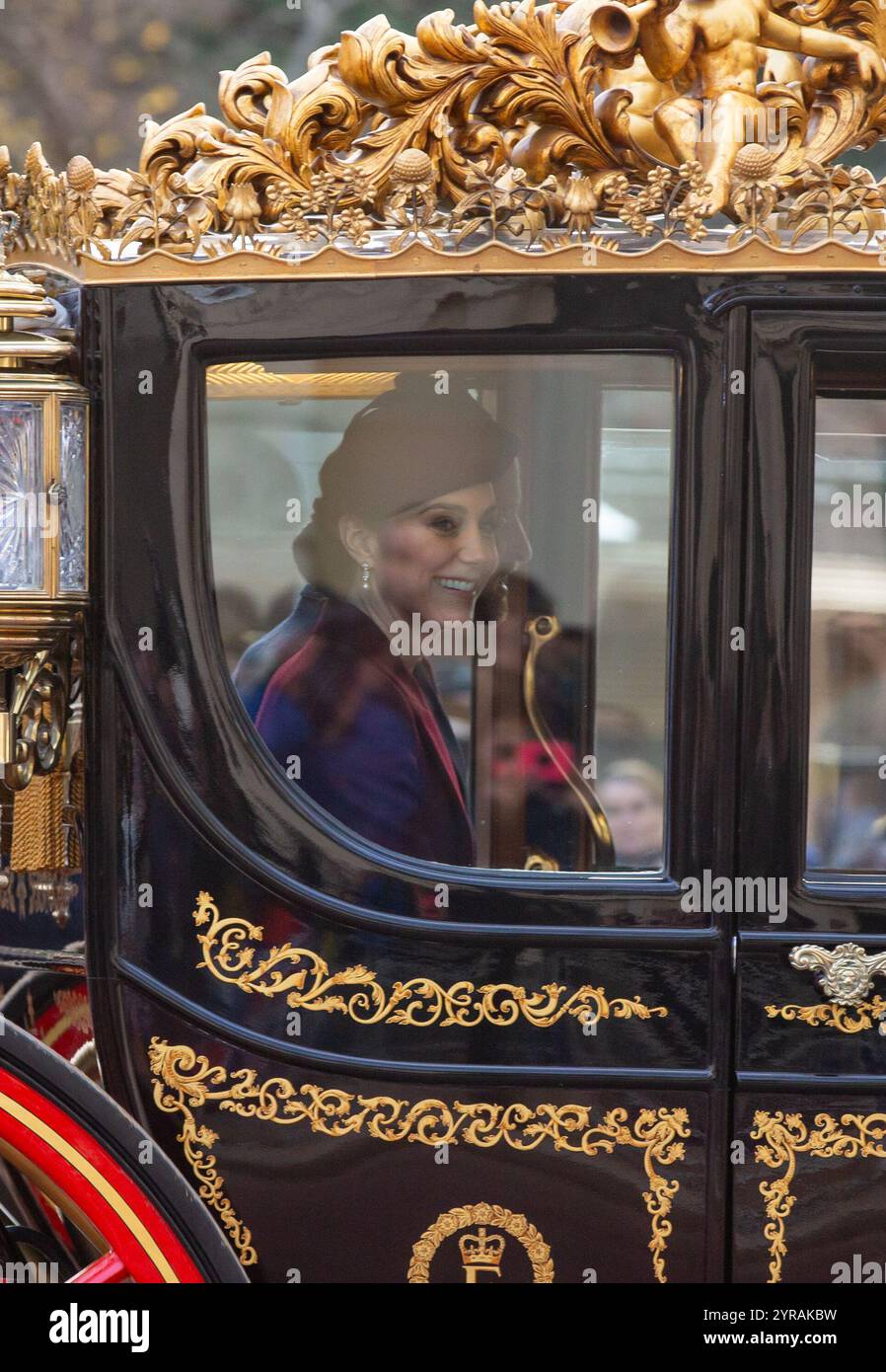 Londra, Regno Unito. 3 dicembre 2024. Il Principe e la Principessa di Galles viaggiano su una carrozza di stato durante il tragitto verso Buckingham Palace dietro la carrozza di stato che trasporta lo sceicco Tamim bin Hamad al Thani, Emiro del Qatar credito: Richard Lincoln/Alamy Live News Foto Stock