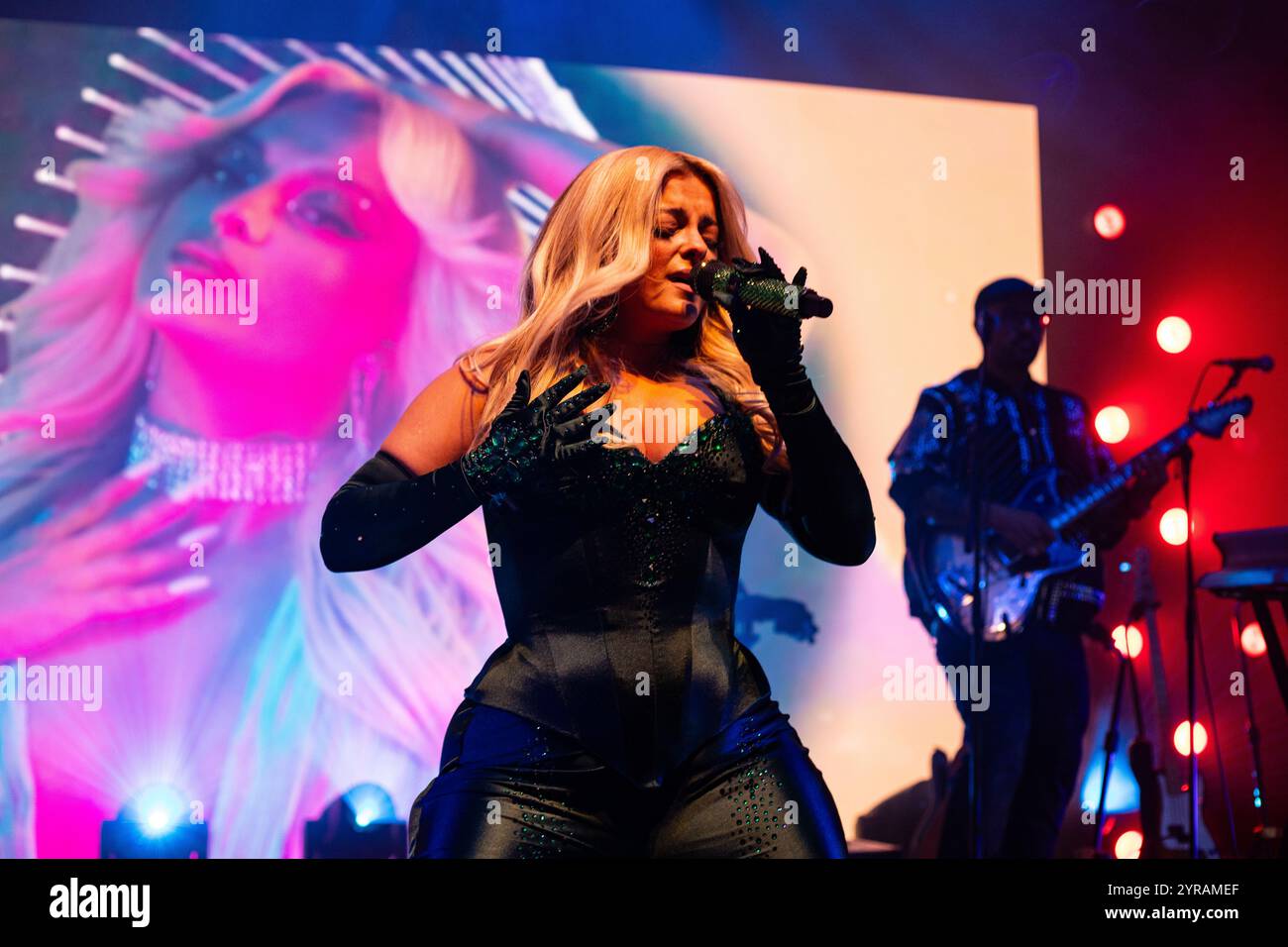 Londra, Regno Unito - 28 luglio 2023: Bebe Rexha si esibisce dal vivo all'O2 Shepherd's Bush Empire il 28 giugno 2023 a Londra - Best F-N Night of My Life Tour - BANG MEDIA INTERNATIONAL FAMOUS PICTURES 28 HOLMES ROAD LONDON NW5 3AB REGNO UNITO tel +44 (0) 02 7485 1005 email: paulsmith@bangshowbiz.com o tom@bangshowbiz.com Foto Stock