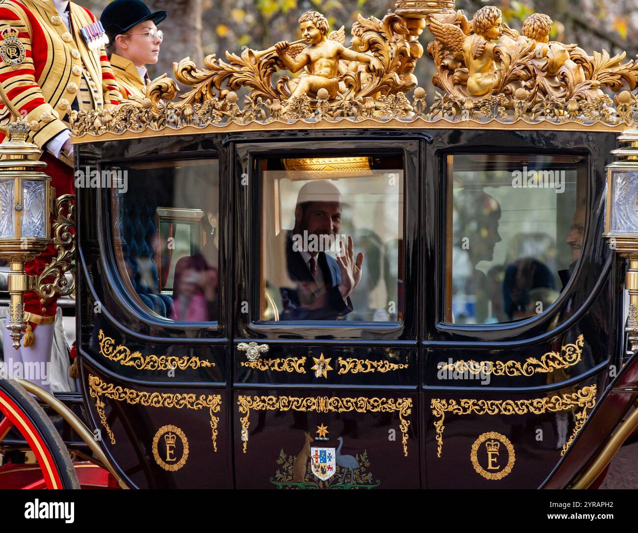 Londra, Regno Unito. 3 dicembre 2024. Il Principe e la Principessa di Galles viaggiano su una carrozza di stato durante il tragitto verso Buckingham Palace dietro la carrozza di stato che trasporta lo sceicco Tamim bin Hamad al Thani, Emiro del Qatar credito: Richard Lincoln/Alamy Live News Foto Stock