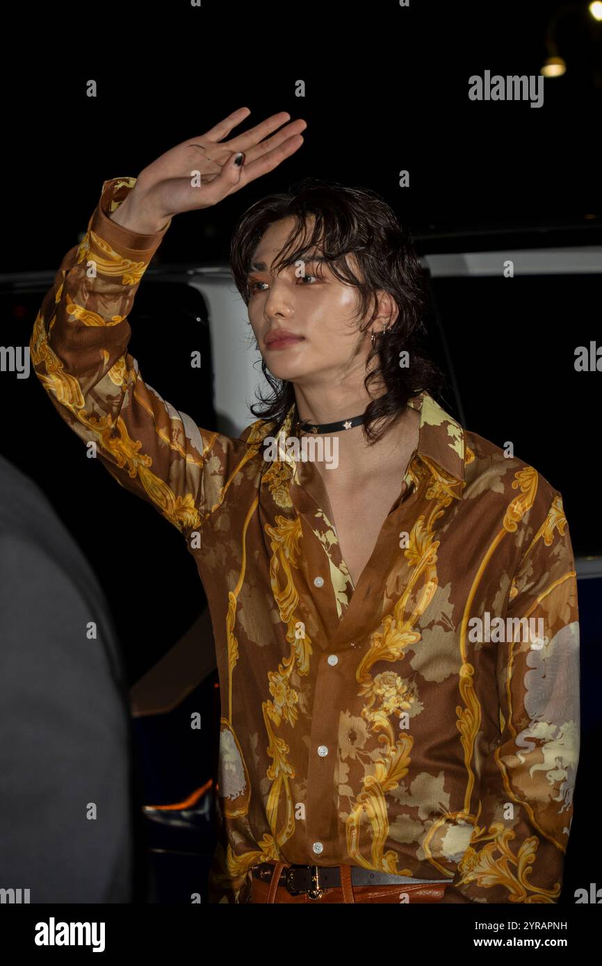 K-Pop Idol Hwang Hyunjin di Stray Kids partecipa alla sfilata Primavera/Estate di Versace 2025 alla Milano Fashion Week il 2024 settembre 09/2024 Foto Stock