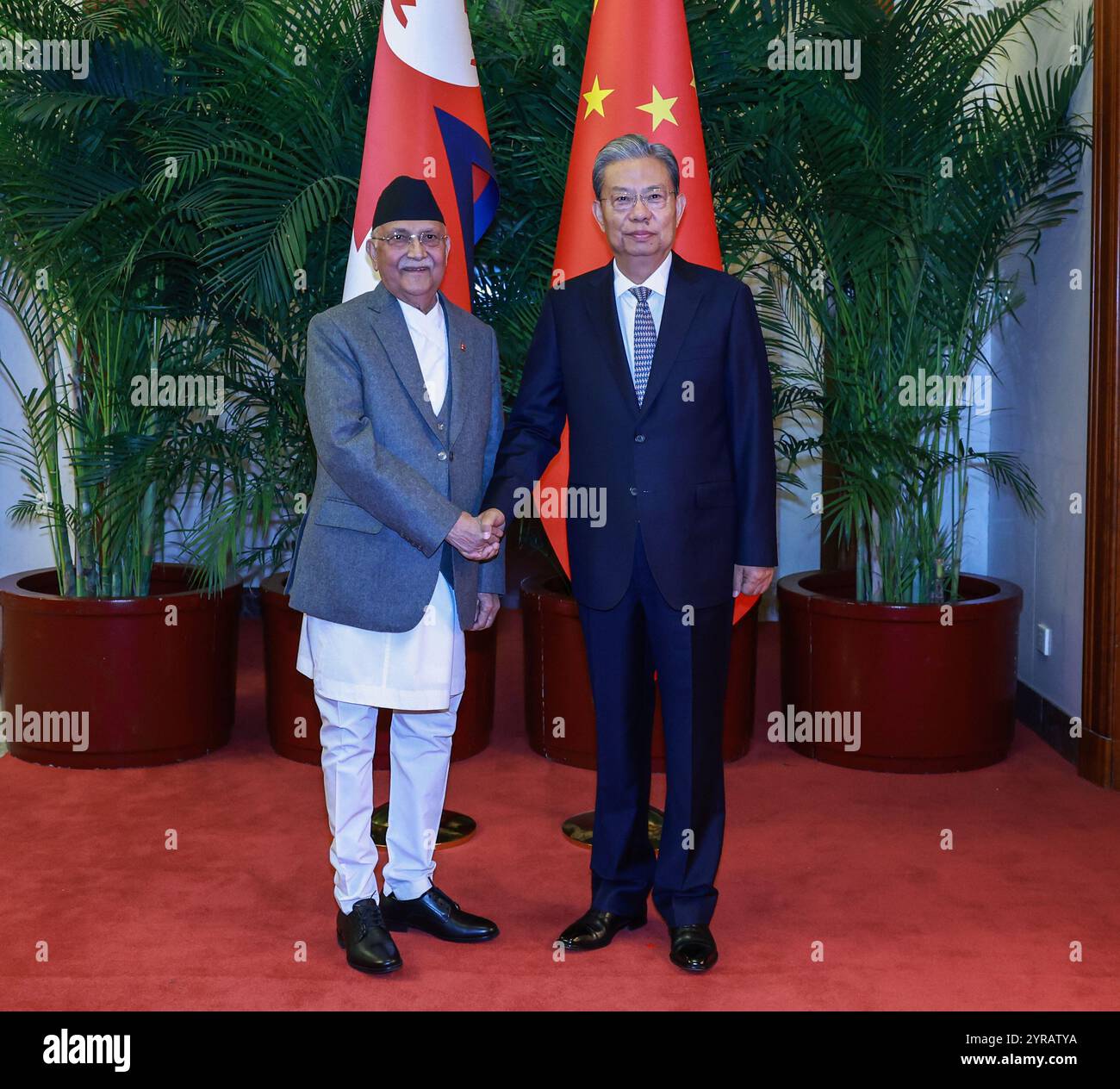 Pechino, Cina. 3 dicembre 2024. Zhao Leji, presidente del Comitato permanente del Congresso Nazionale del popolo, incontra il primo ministro del Nepal KP Sharma oli a Pechino, capitale della Cina, il 3 dicembre 2024. Crediti: Wang Ye/Xinhua/Alamy Live News Foto Stock