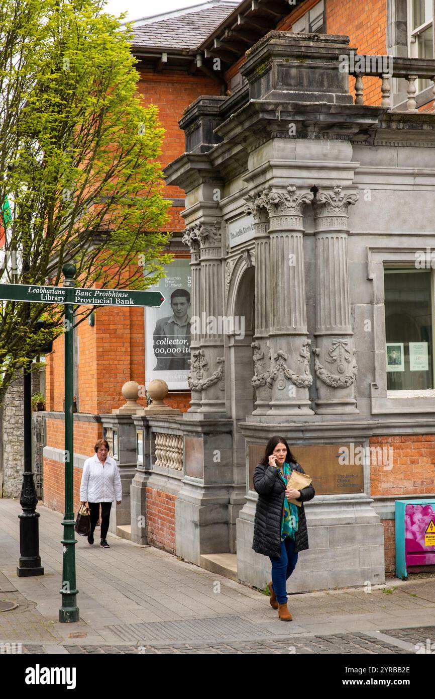 Irlanda, Contea di Mayo, Ballina, Pearse Street, l'edificio della Collezione Jackie Clarke Foto Stock