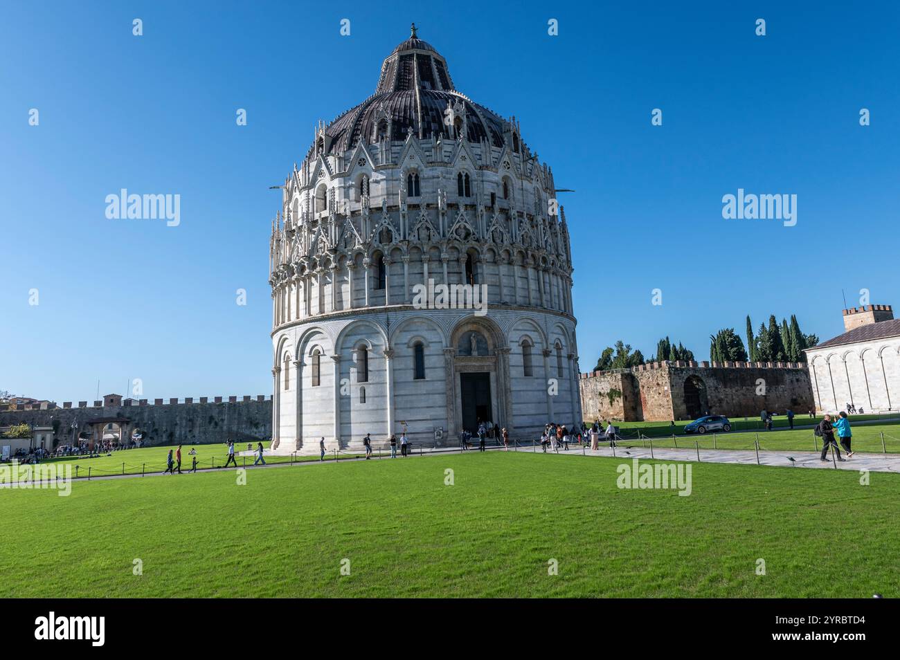 Battistero di San Giovanni è un grande battistero medievale situato a Pisa in Italia Foto Stock