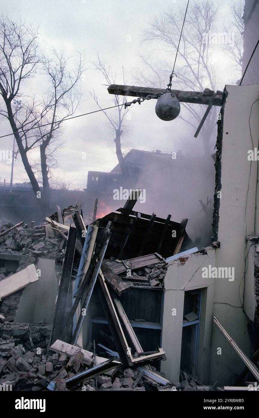 Demolendo una casa, a nord di Londra Foto Stock