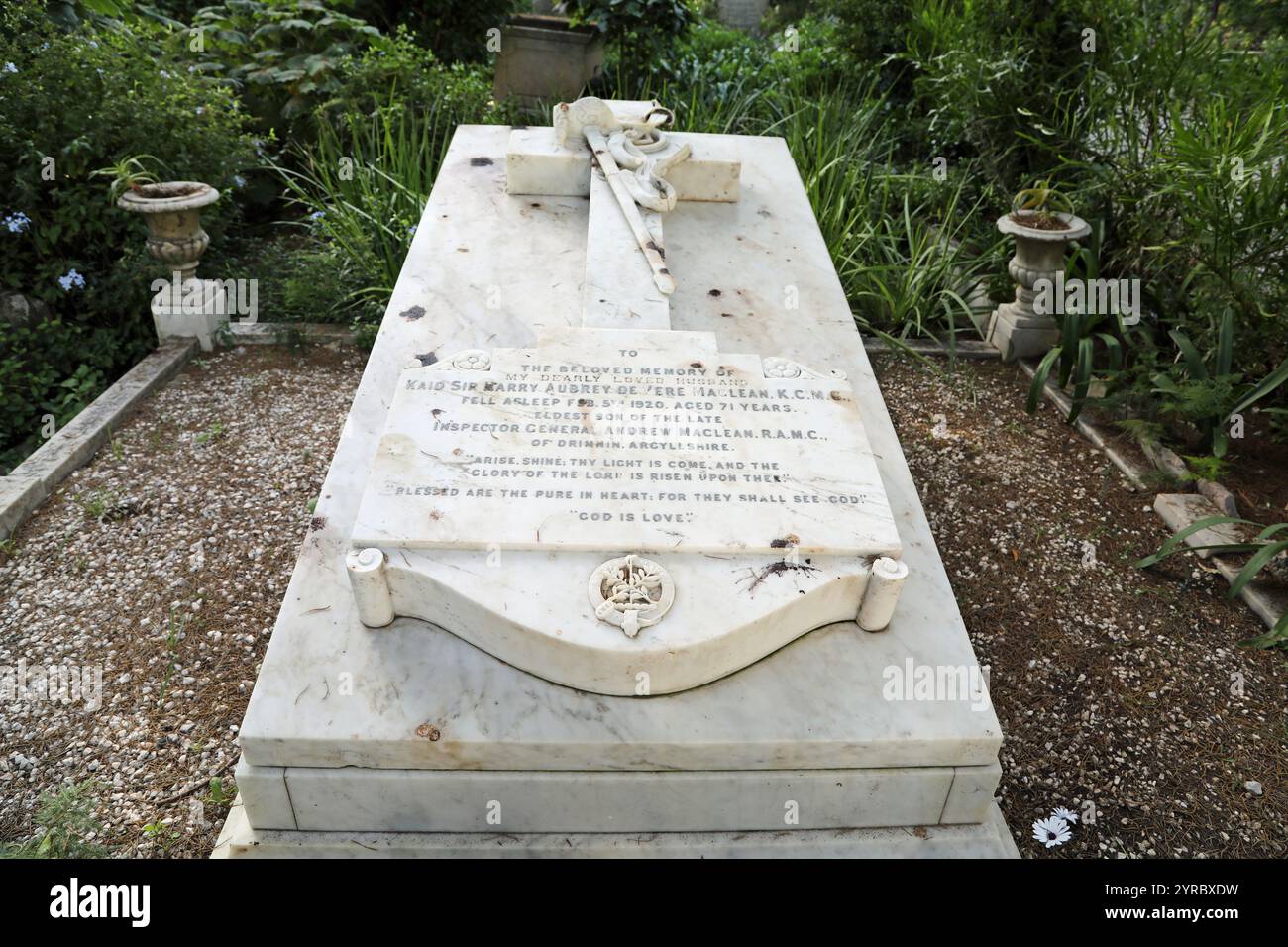 Tomba del generale Sir Harry Aubrey de Vere Maclean nella chiesa di St Andrews a Tangeri Foto Stock