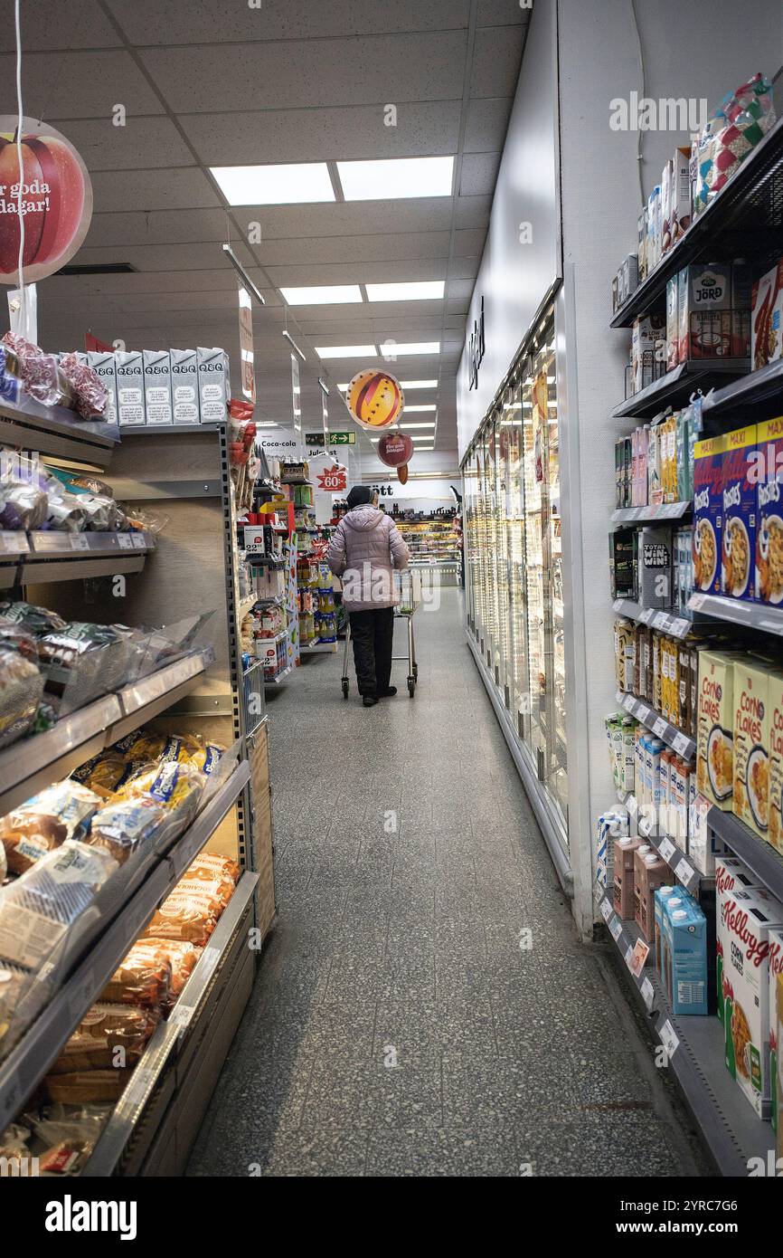 un cliente in un negozio di alimentari. Svezia Foto Stock