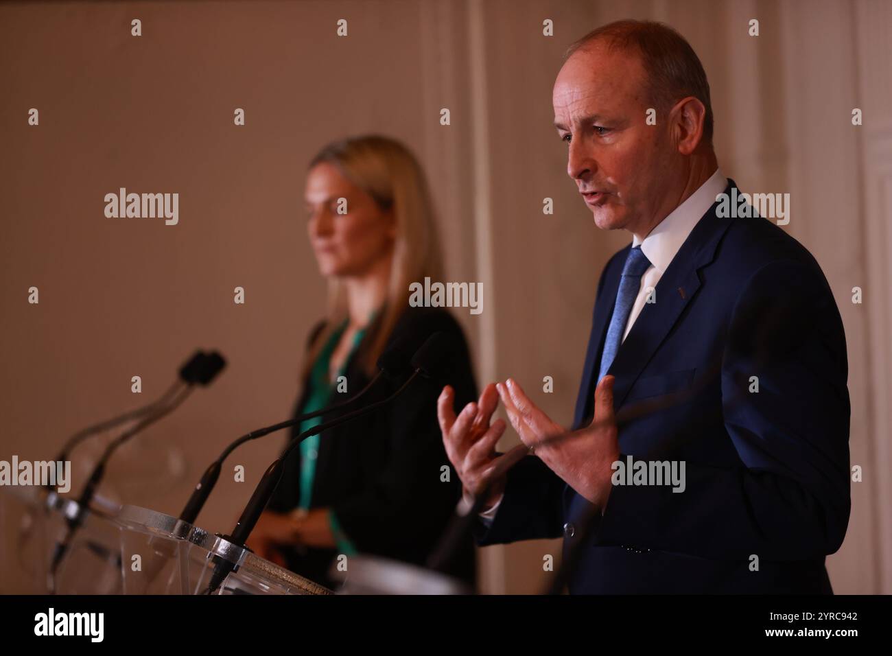 Ministro della giustizia, Helen McEntee, Tanaiste e ministro degli affari esteri e ministro della difesa, Micheal Martin, presso l'Ufficio dell'Irlanda del Nord, Fleur Anderson, durante la Conferenza intergovernativa anglo-irlandese a Farmleigh House, Phoenix Park, Dublino, a seguito delle elezioni generali irlandesi. Data foto: Martedì 3 dicembre 2024. Foto Stock