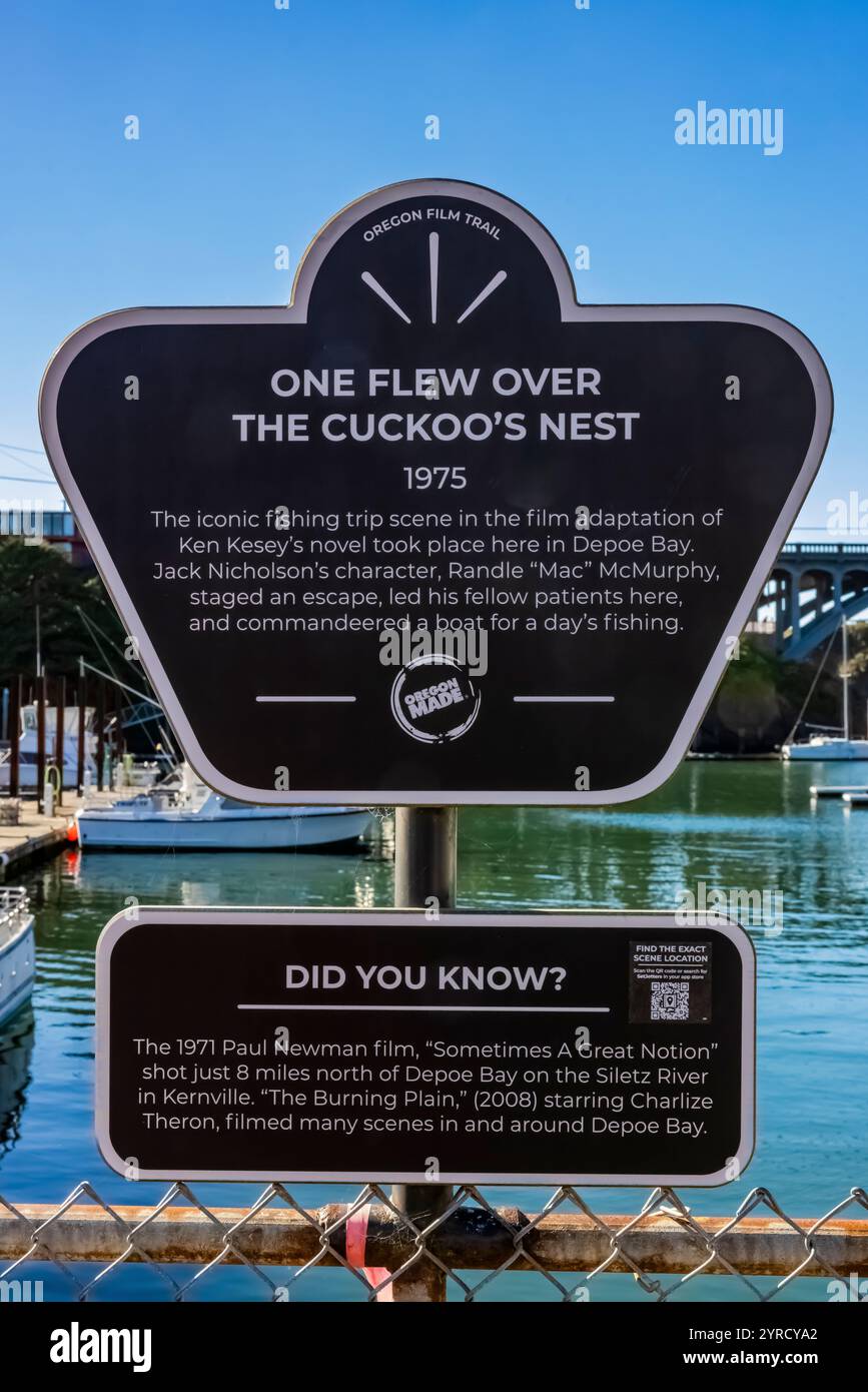 Segno commemorativo delle riprese di una scena di uno di Ken Kesey volò sopra il Cuckoo's Nest, Depoe Bay, Oregon, USA Foto Stock
