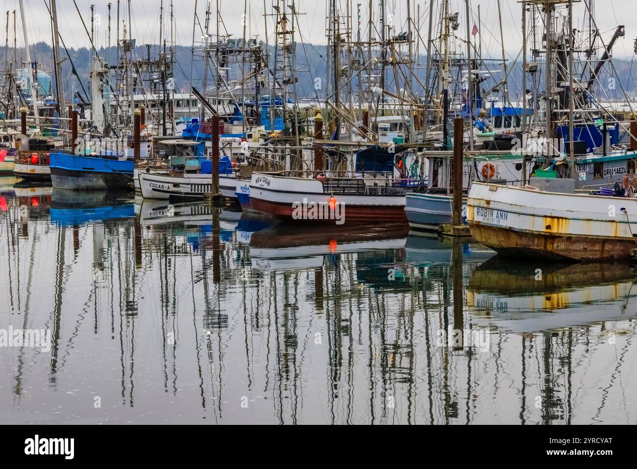 Barche da pesca nel porto commerciale di Newport, Oregon, Stati Uniti [Nessuna pubblicazione; solo licenze editoriali] Foto Stock