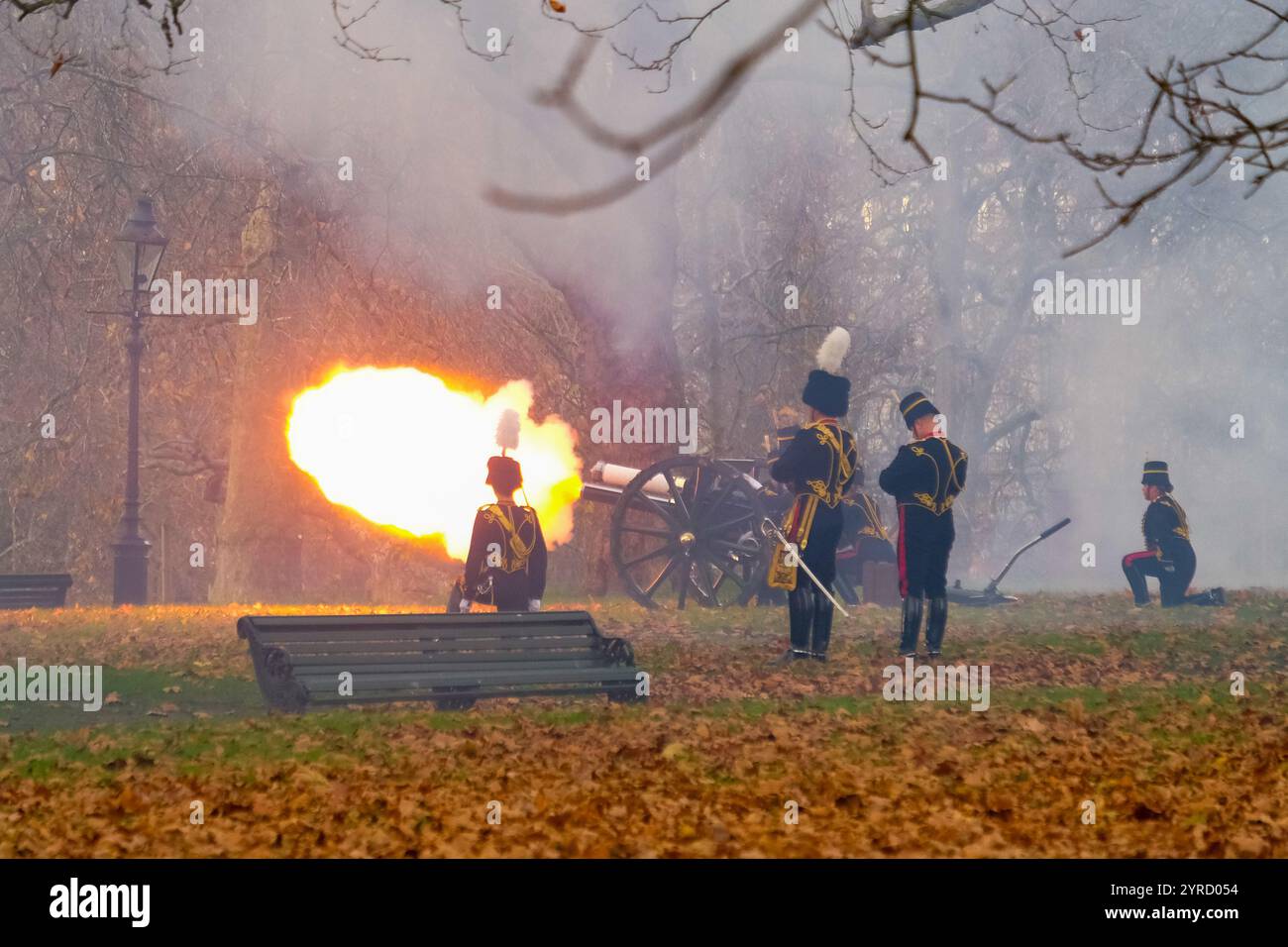 Londra, Regno Unito. 3 dicembre 2024. Un saluto del 41 per onorare l'Amir dello Stato del Qatar, eseguito dalla King's Troop Royal Horse Artillery, si è svolto a Green Park dopo la processione in carrozza durante il primo giorno della visita di Stato. Credito: Fotografia dell'undicesima ora/Alamy Live News Foto Stock