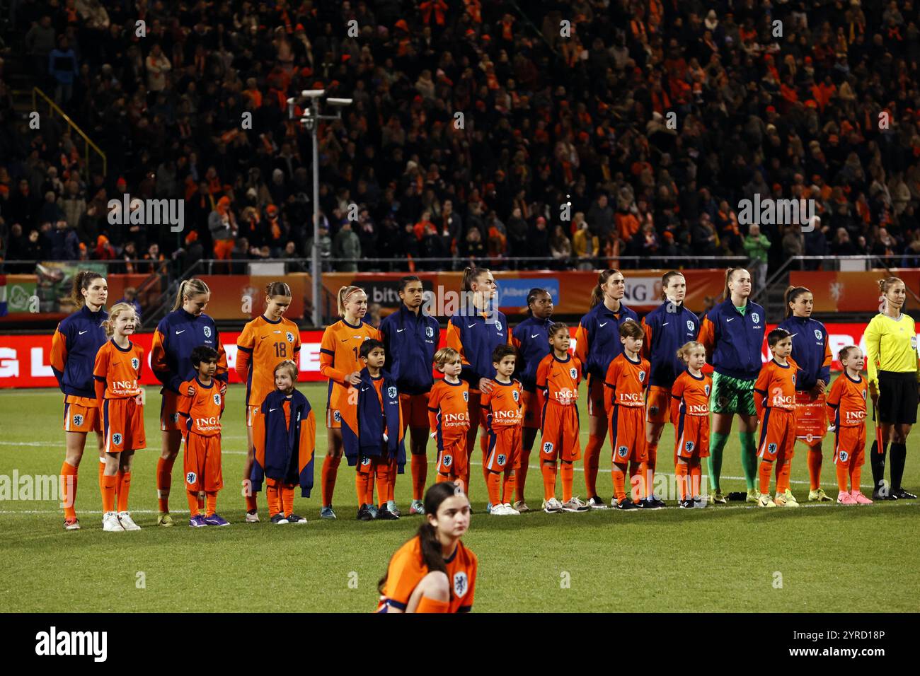 DEN HAAG - Lineup Paesi Bassi durante l'amichevole tra Paesi Bassi (V) e Stati Uniti (V) al Bingoal Stadium il 3 dicembre 2024 a l'Aia, Paesi Bassi. ANP MAURICE VAN STEEN Foto Stock