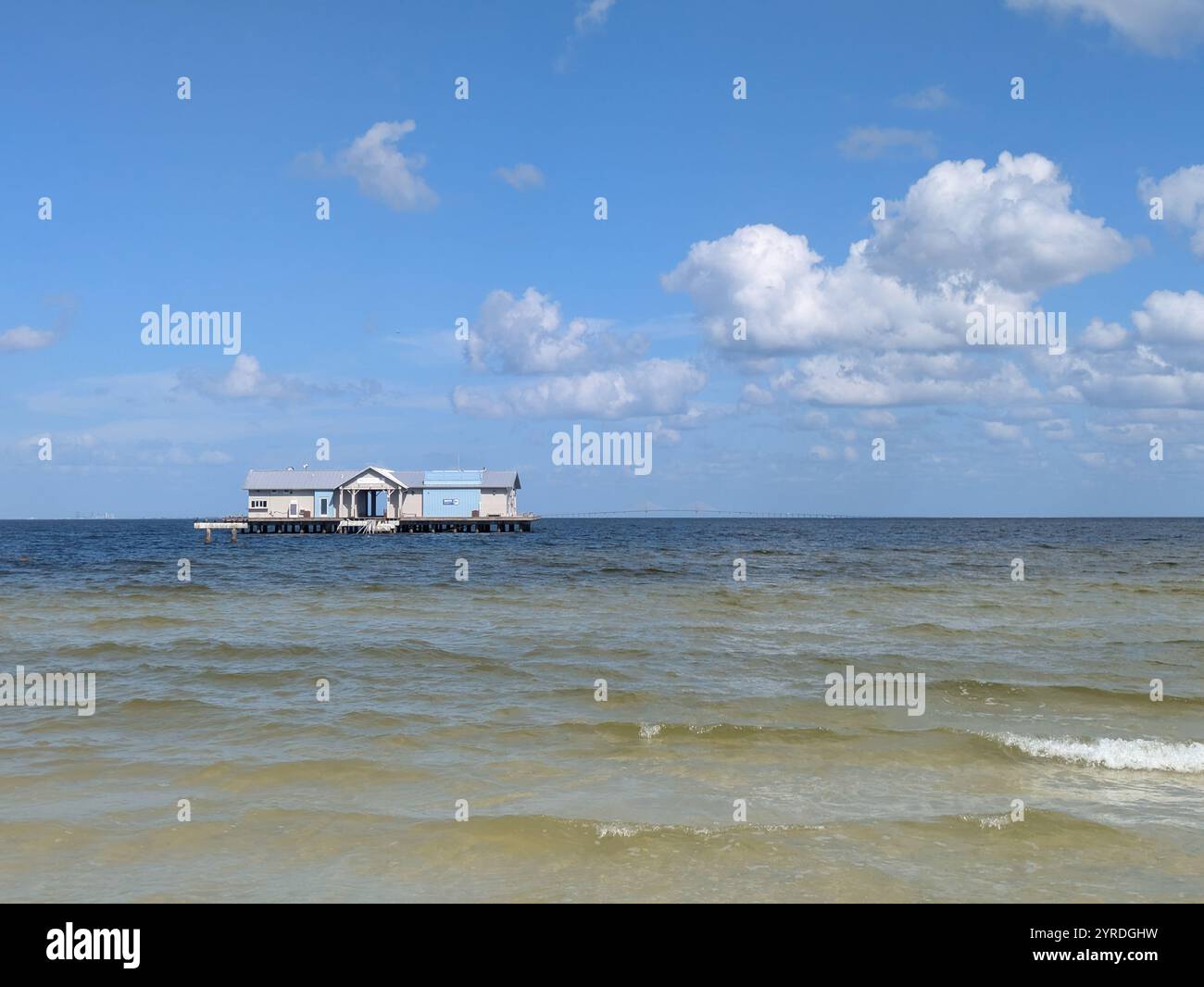 Anna Maria Pier è andata via dopo la tempesta - Immagine stock catturata con smartphone