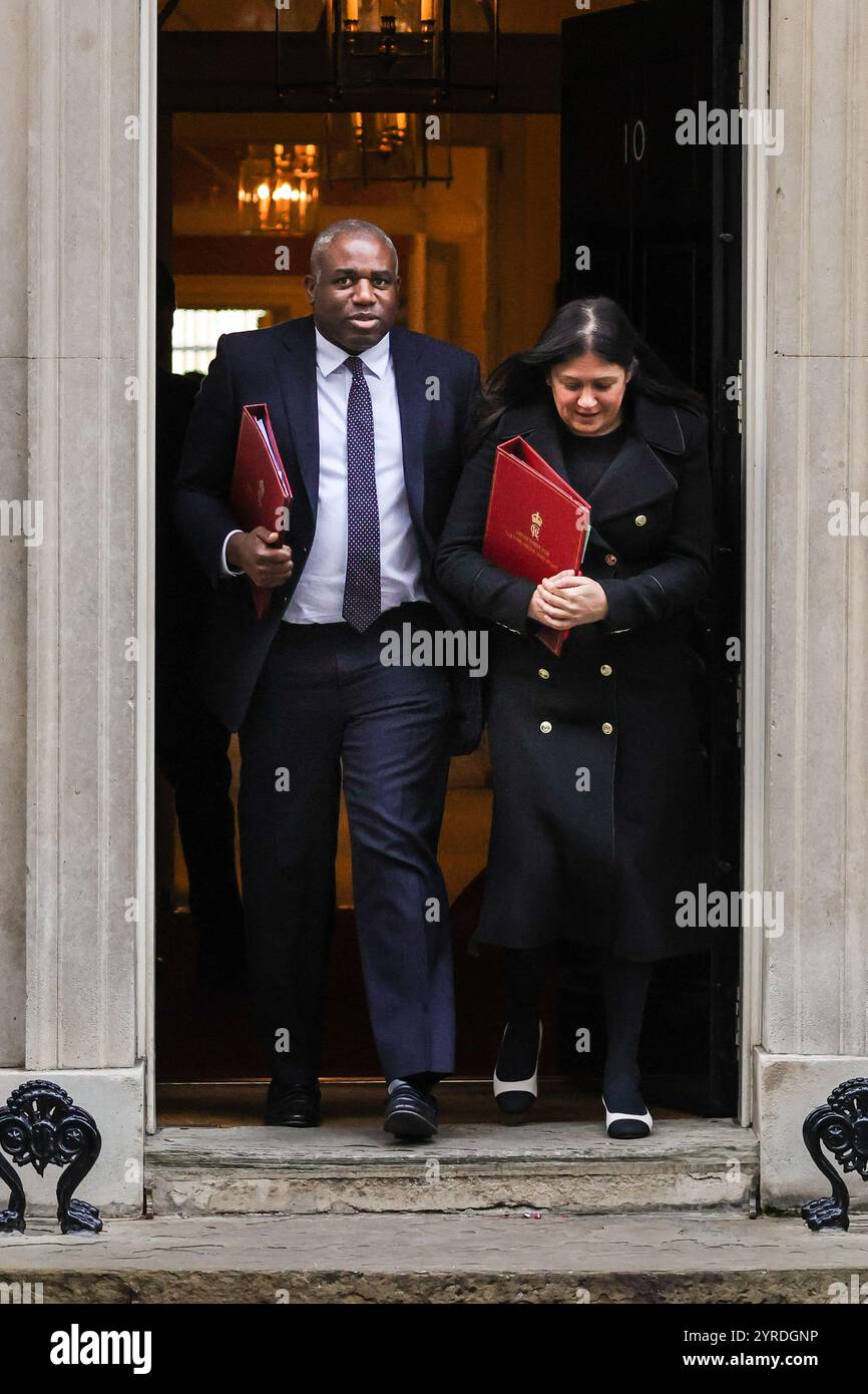 Londra, Regno Unito. 3 dicembre 2024. David Lammy, Segretario agli Esteri, deputato Tottenham e Lisa Nandy, Segretario di Stato per la cultura, i media e lo sport, deputato Wigan. I ministri partecipano alla riunione del gabinetto di governo a Downing Street, Londra, Regno Unito Credit: Imageplotter/Alamy Live News Foto Stock