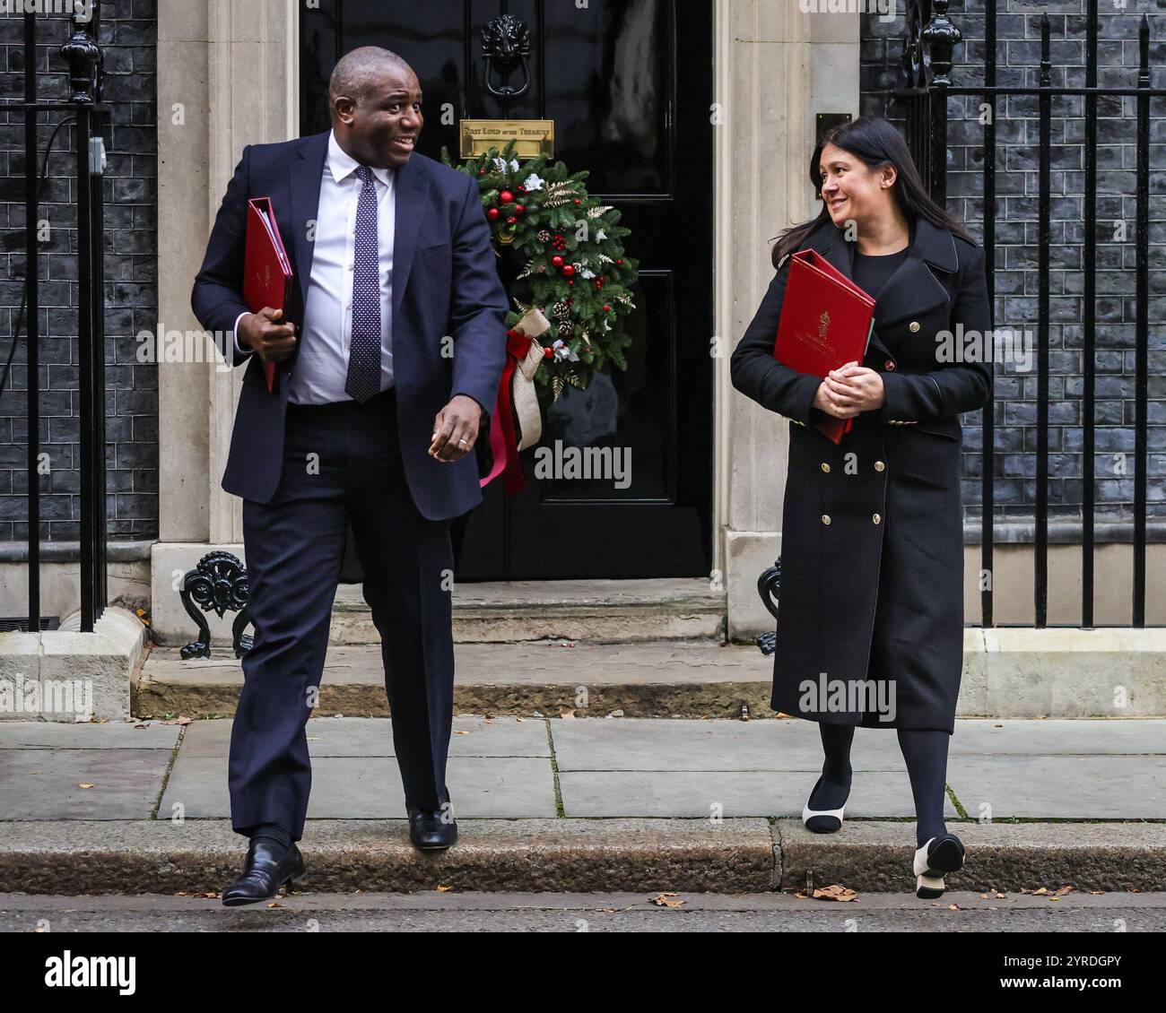 Londra, Regno Unito. 3 dicembre 2024. David Lammy, Segretario agli Esteri, deputato Tottenham e Lisa Nandy, Segretario di Stato per la cultura, i media e lo sport, deputato Wigan. I ministri partecipano alla riunione del gabinetto di governo a Downing Street, Londra, Regno Unito Credit: Imageplotter/Alamy Live News Foto Stock