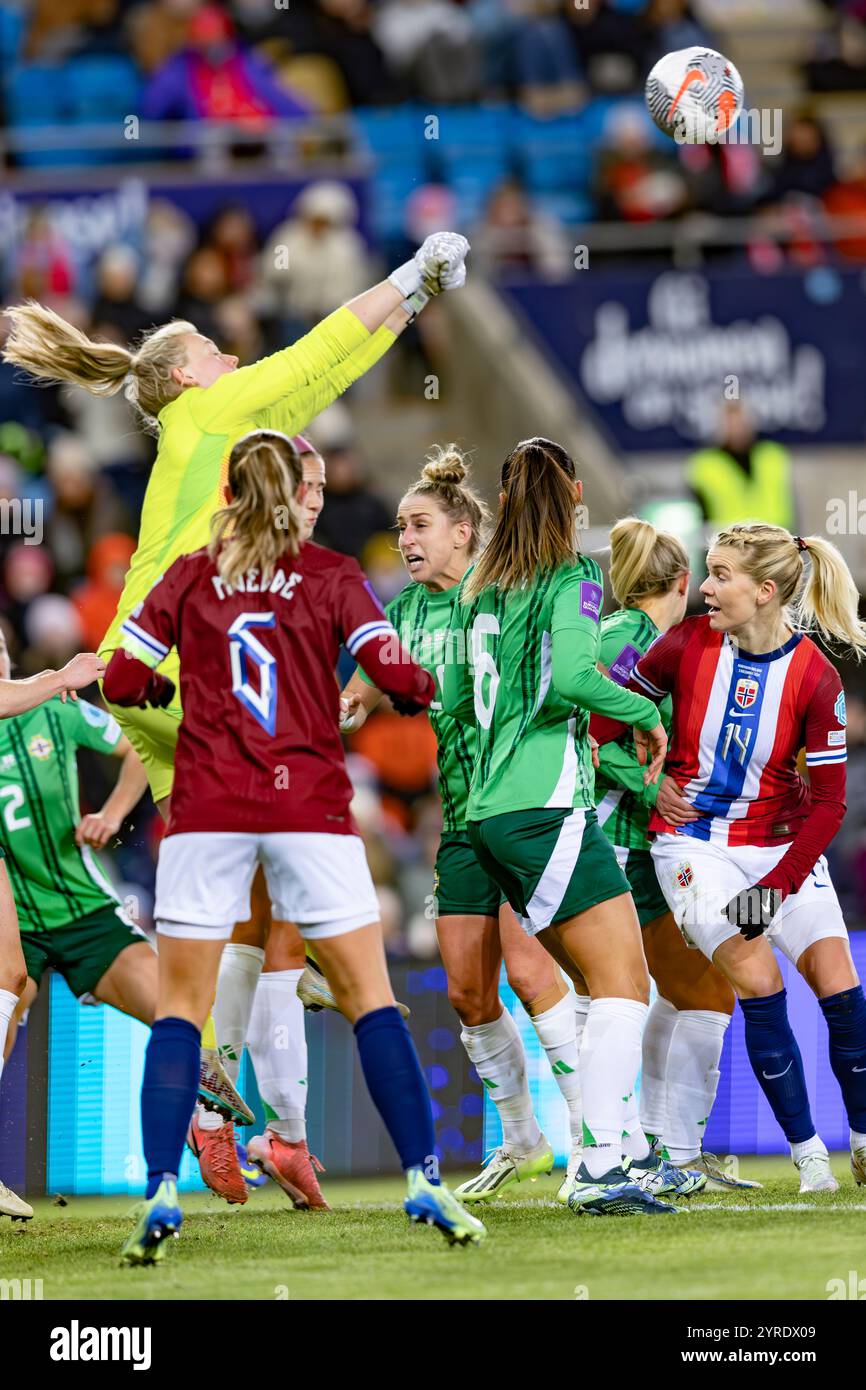 Oslo, Norvegia 3 dicembre 2024 Jacqueline Burns dell'Irlanda del Nord e Reading FC in azione durante i play-off delle qualificazioni ai Campionati europei turno 2 tra le donne norvegesi e le donne dell'Irlanda del Nord all'Ullevaal Stadion di Oslo, Norvegia crediti: Nigel Waldron/Alamy Live News Foto Stock Oslo, Norvegia 3 dicembre 2024 Jacqueline Burns dell'Irlanda del Nord e Reading FC in azione durante i play-off delle qualificazioni ai Campionati europei turno 2 tra le donne norvegesi e le donne dell'Irlanda del Nord all'Ullevaal Stadion di Oslo, Norvegia crediti: Nigel Waldron/Alamy Live News Foto Stock