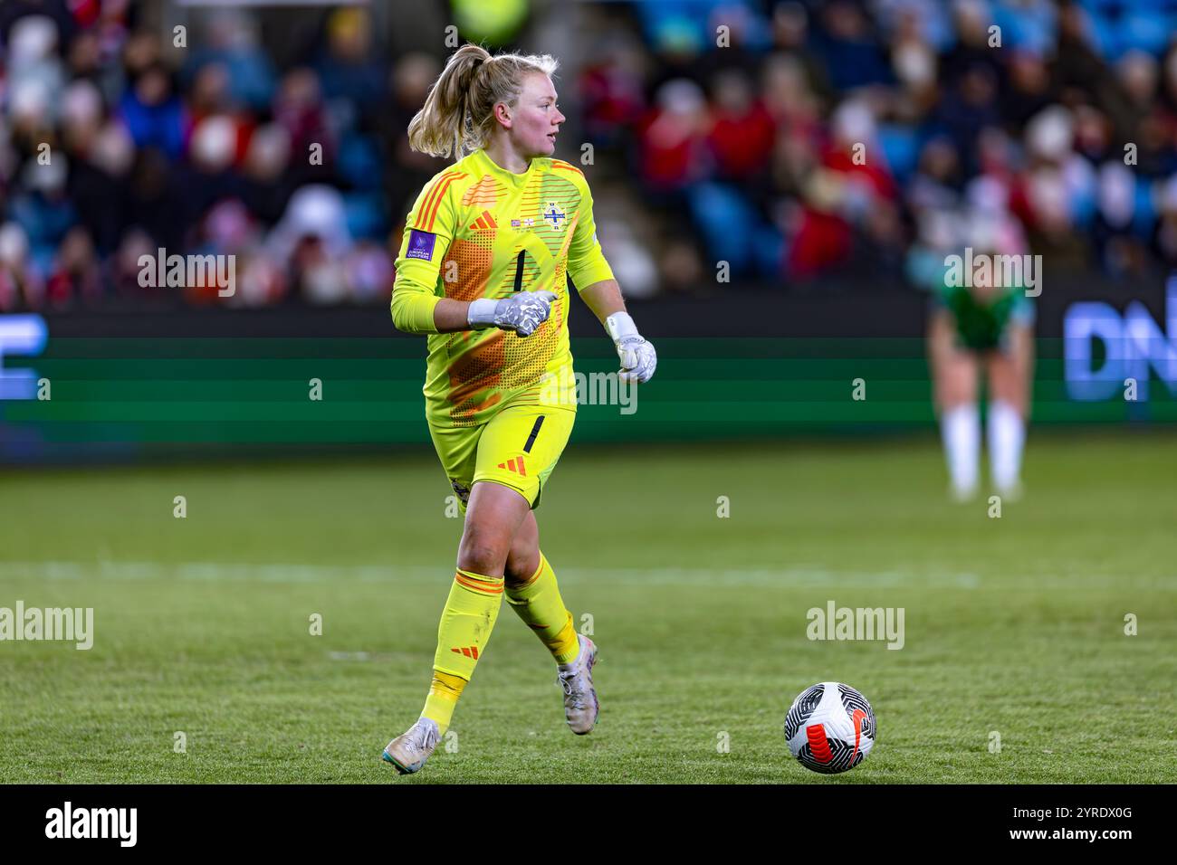 Oslo, Norvegia 3 dicembre 2024 Jacqueline Burns dell'Irlanda del Nord e il Reading FC guardano ai play-off delle qualificazioni del Campionato europeo di Norvegia tra donne norvegesi e donne dell'Irlanda del Nord all'Ullevaal Stadion di Oslo, Norvegia crediti: Nigel Waldron/Alamy Live News Foto Stock Oslo, Norvegia 3 dicembre 2024 Jacqueline Burns dell'Irlanda del Nord e il Reading FC guardano ai play-off delle qualificazioni del Campionato europeo di Norvegia tra donne norvegesi e donne dell'Irlanda del Nord all'Ullevaal Stadion di Oslo, Norvegia crediti: Nigel Waldron/Alamy Live News Foto Stock