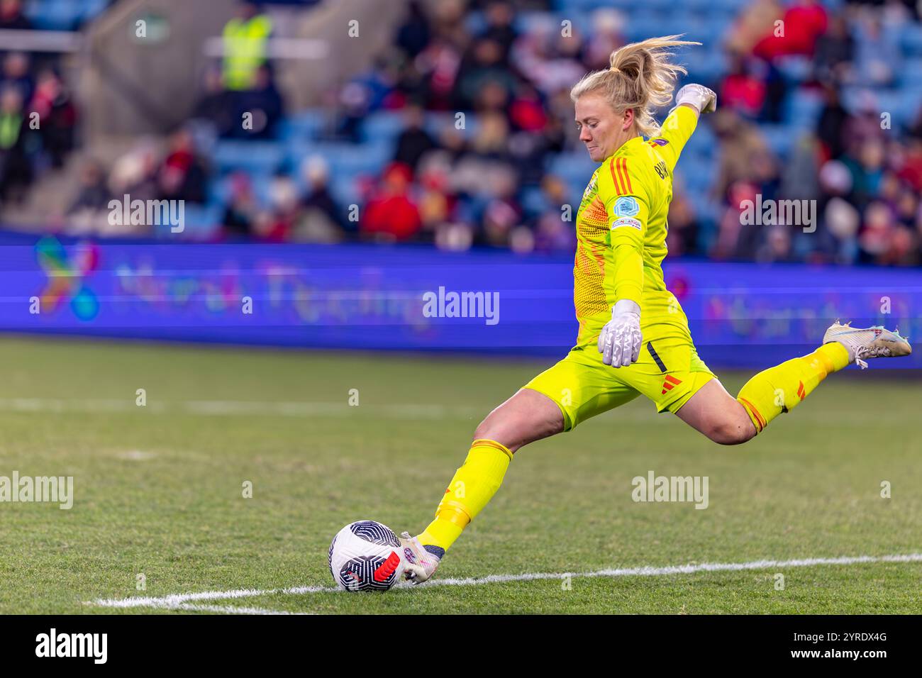 Oslo, Norvegia 3 dicembre 2024 Jacqueline Burns dell'Irlanda del Nord e Reading FC in azione durante i play-off delle qualificazioni ai Campionati europei turno 2 tra le donne norvegesi e le donne dell'Irlanda del Nord all'Ullevaal Stadion di Oslo, Norvegia crediti: Nigel Waldron/Alamy Live News Foto Stock Oslo, Norvegia 3 dicembre 2024 Jacqueline Burns dell'Irlanda del Nord e Reading FC in azione durante i play-off delle qualificazioni ai Campionati europei turno 2 tra le donne norvegesi e le donne dell'Irlanda del Nord all'Ullevaal Stadion di Oslo, Norvegia crediti: Nigel Waldron/Alamy Live News Foto Stock