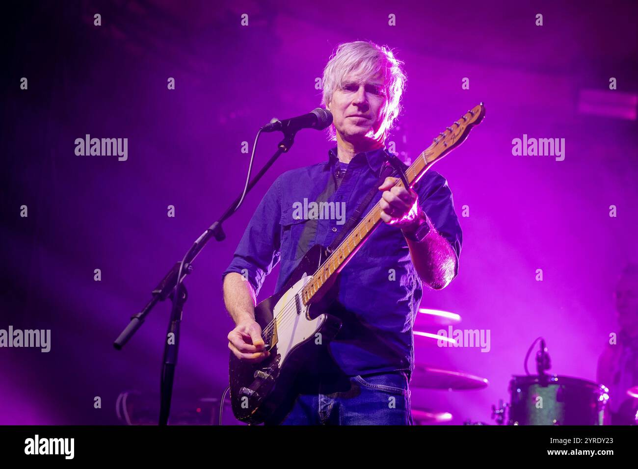 Matthew Caws, cantante e chitarrista, membro fondatore, NADA SURF, indie band, USA, Moon Mirror Tour 2024, concerto, 2 dicembre 2024 al Metropol di Berlino Foto Stock