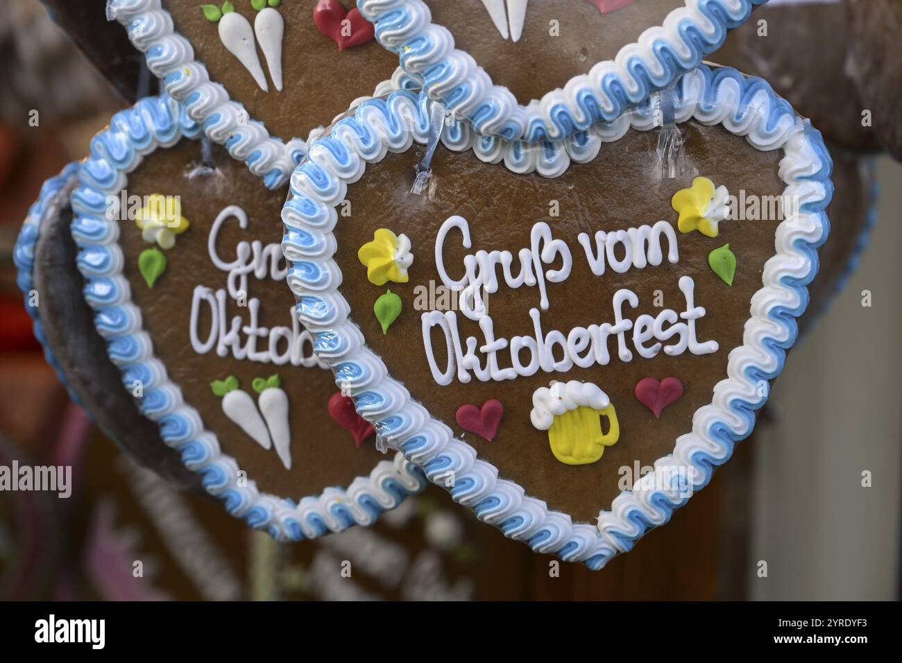 Gingerbread Hearts in uno stand di caramelle all'Oktoberfest, Monaco, Baviera, Germania, Europa Foto Stock