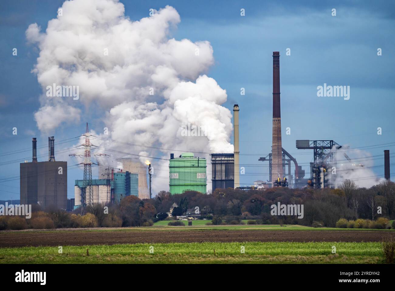 Huettenwerke Krupp-Mannesmann, HKM a Duisburg-Huettenheim, 2 altiforni, cokeria, nube di estinzione, a sinistra la centrale a gas, Foto Stock