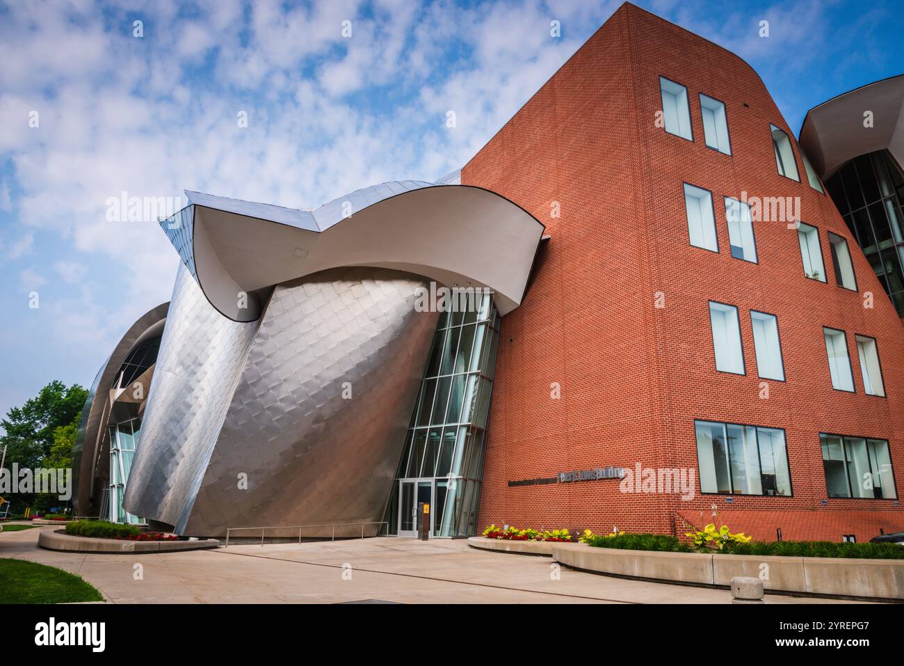 Cleveland, OH USA - 19 luglio 2017: Il Peter B. Lewis Building rappresenta un punto di riferimento architettonico nel quartiere University Circle di Cleveland. Prodezza Foto Stock