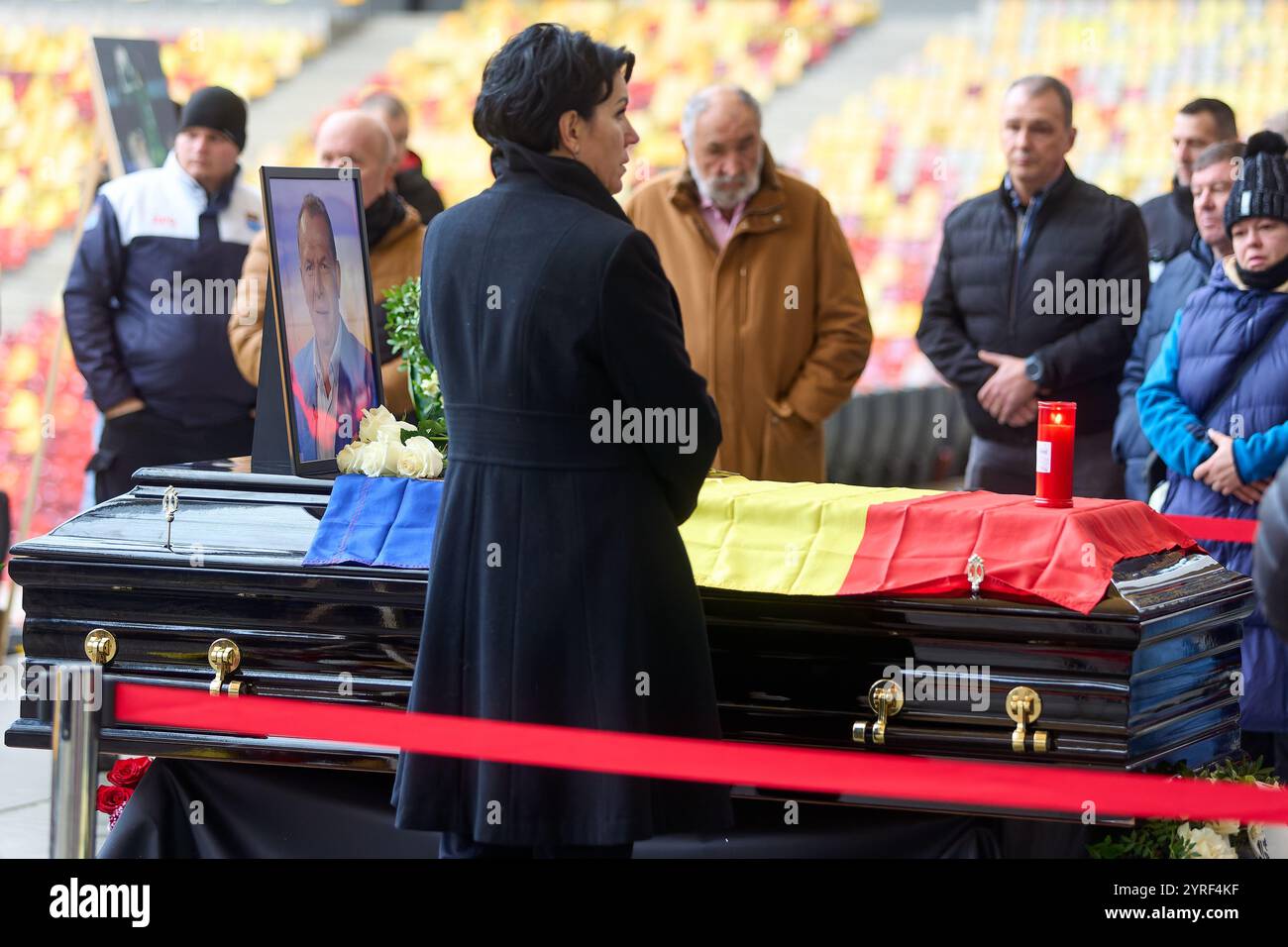 Bucarest, Romania. 3 dicembre 2024: Alexandra Duckadam durante una veglia per suo marito, ex portiere della Steaua Bucharest Helmut Duckadam, ex-vincitrice della Coppa dei campioni, è morta a 65 anni, tenutasi presso la National Arena. Duckadam è stato soprannominato "l'eroe di Siviglia" a causa della sua prestazione con Steaua Bucarest nella finale di Coppa dei campioni del 1986, dove ha salvato tutti e quattro i rigori contro il Barcellona ai calci, per la prima volta nella storia del calcio. Crediti: Lucian Alecu/Alamy Live News Foto Stock