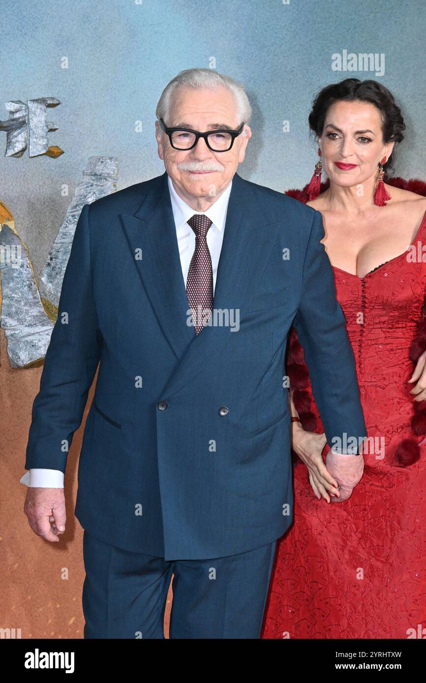 Londra, Regno Unito - 3 dicembre 2024Brian Cox e la moglie Nicole Ansari-Cox alla prima inglese del Signore degli anelli, la guerra del Rohirrim, a Odeon Luxe Leicester Square, Londra, Inghilterra il 3 dicembre 2024. CAP/JOR ©JOR/Capital Pictures Foto Stock