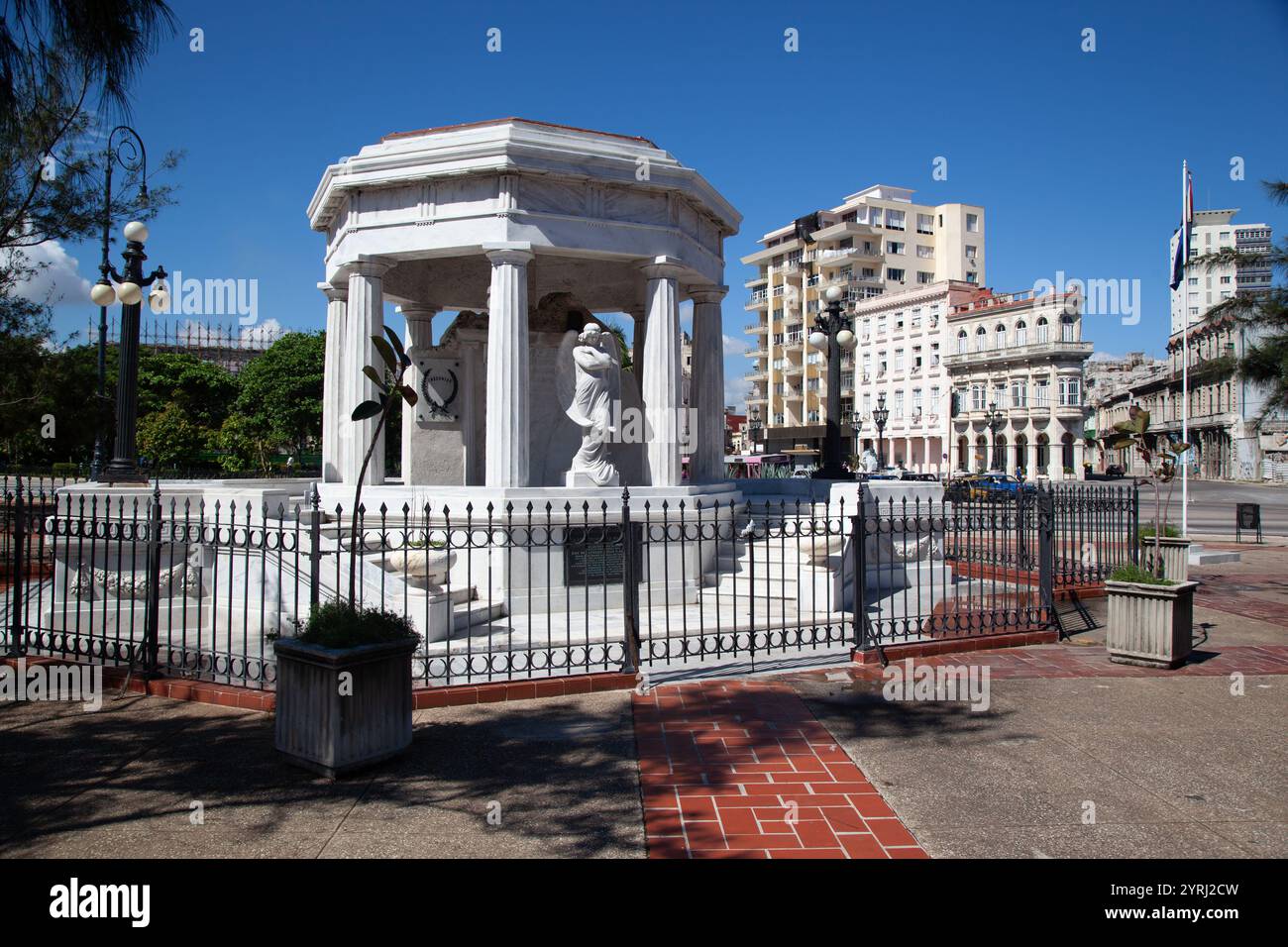 Bellissimo monumento agli otto studenti di medicina (Monumento a Los Ocho Estudiantes de Medicina) nel centro di la Habana, l'Avana, Cuba con un angelo sta Foto Stock