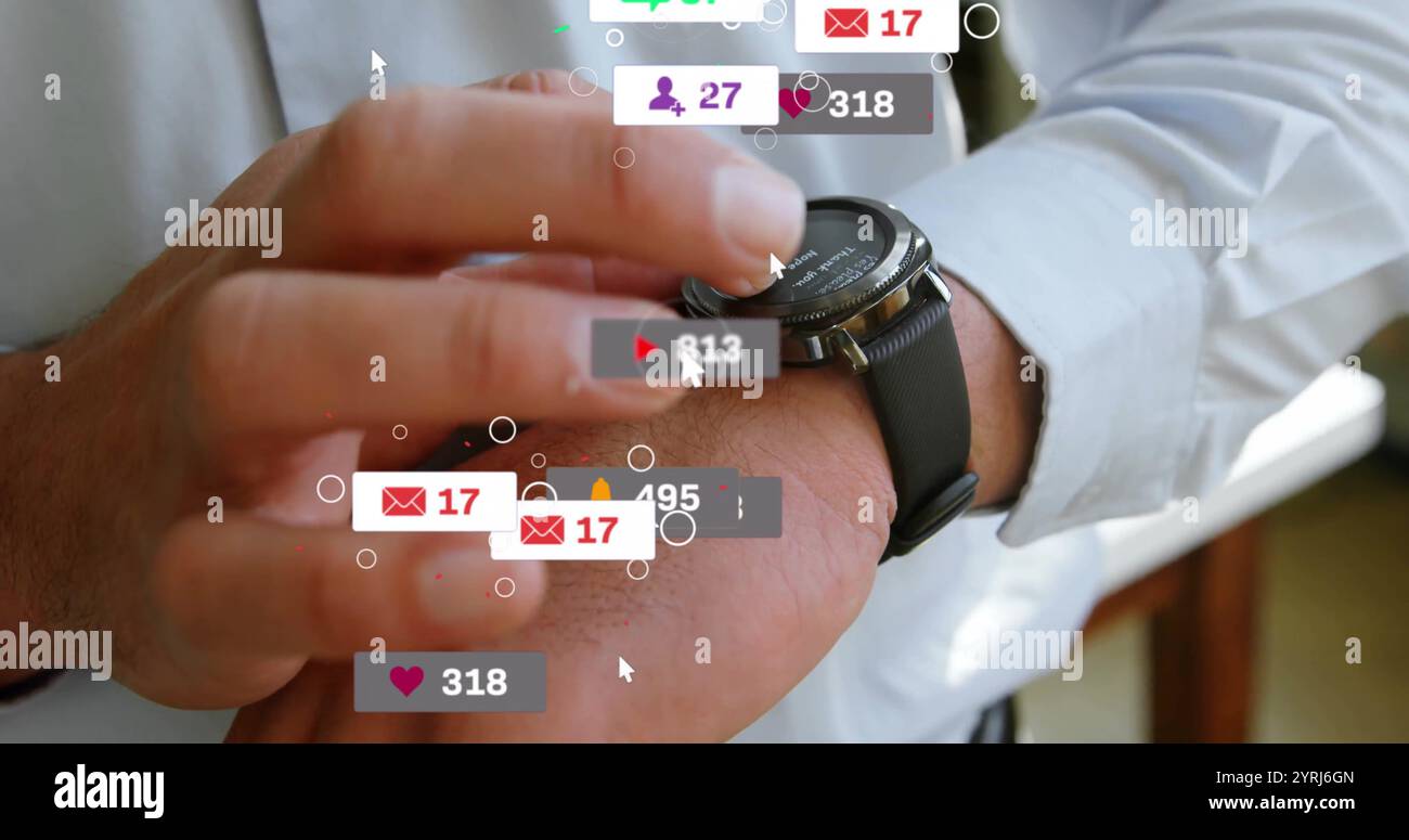 Immagine delle icone dei social media con numeri sull'uomo caucasico che usa lo smartwatch Foto Stock