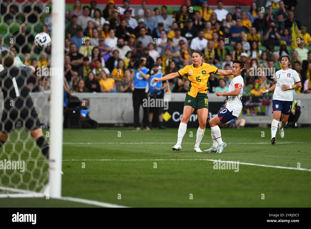 MELBOURNE, AUSTRALIA. 4 dicembre 2024. Nella foto: Emily Gielnik delle Matildas australiane in azione durante l'amichevole Australia Matildas vs Chinese Taipei International al Melbourne's AAMI Park il 4 dicembre 2024. Crediti: Karl Phillipson/Alamy Live News Foto Stock