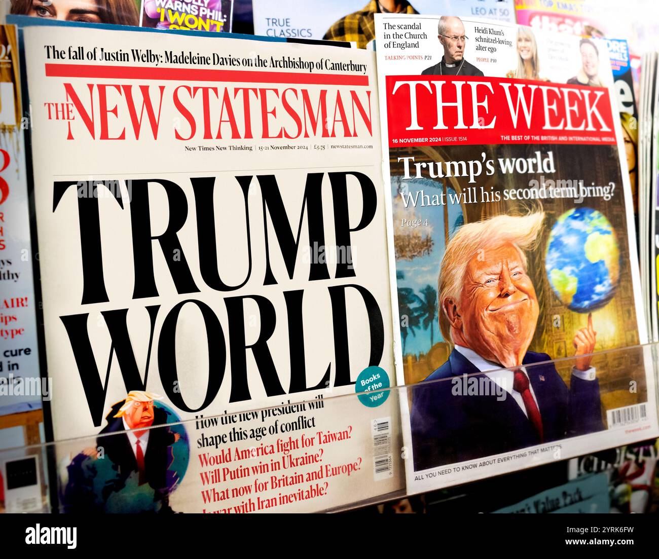 Titoli di notizie di Donald Trump - ultime riviste che coprono il secondo mandato del presidente Donald Trump e la sua visione del mondo e la sua politica estera dopo la vittoria elettorale. Foto Stock