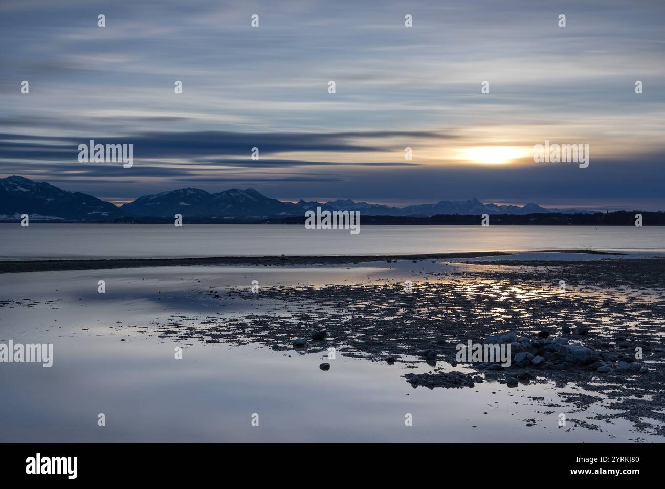 Tramonto a Seebruck sul lago Chiemsee, Baviera, Germania Foto Stock