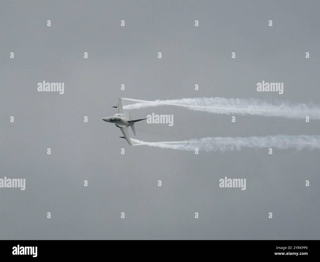 Alenia Aermacchi M-346 Master addestratore avanzato per jet in volo presso il Royal International Air Tattoo Foto Stock