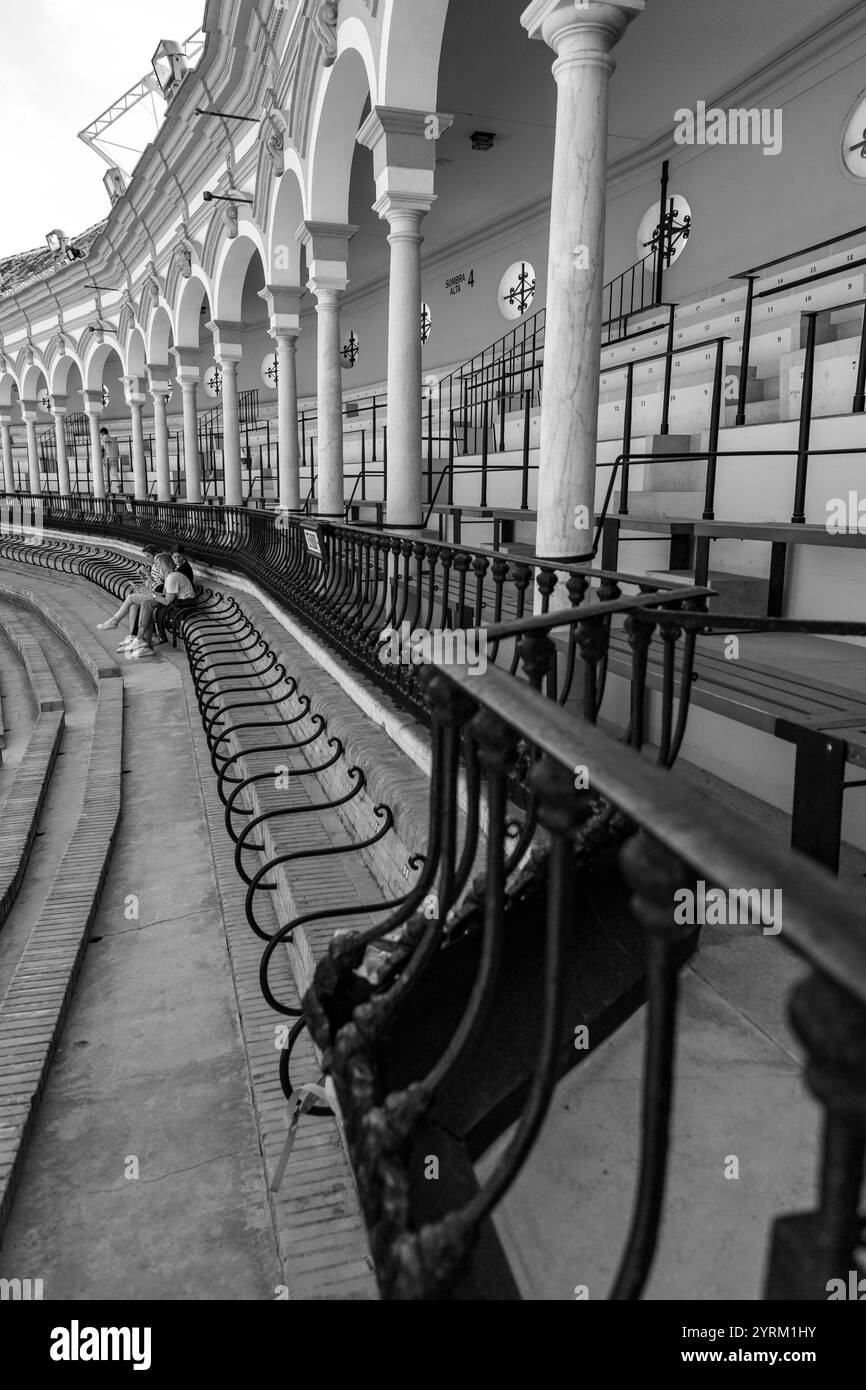 Siviglia, Spagna-24 febbraio 2022: La Plaza de Toros de la Real Maestranza de Caballeria de Sevilla è un'arena da 12.000 posti a Siviglia, Spagna. Foto Stock