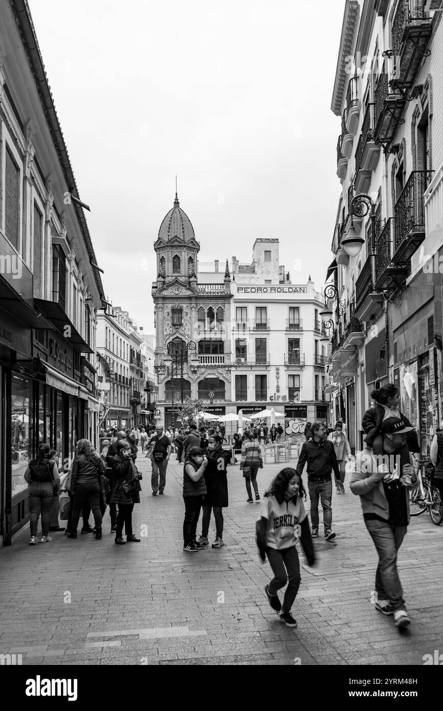 Siviglia, Spagna - 24 febbraio 2022: Plaza del Pan e l'edificio Pedro Roldan a Siviglia, Spagna. Foto Stock Siviglia, Spagna - 24 febbraio 2022: Plaza del Pan e l'edificio Pedro Roldan a Siviglia, Spagna. Foto Stock