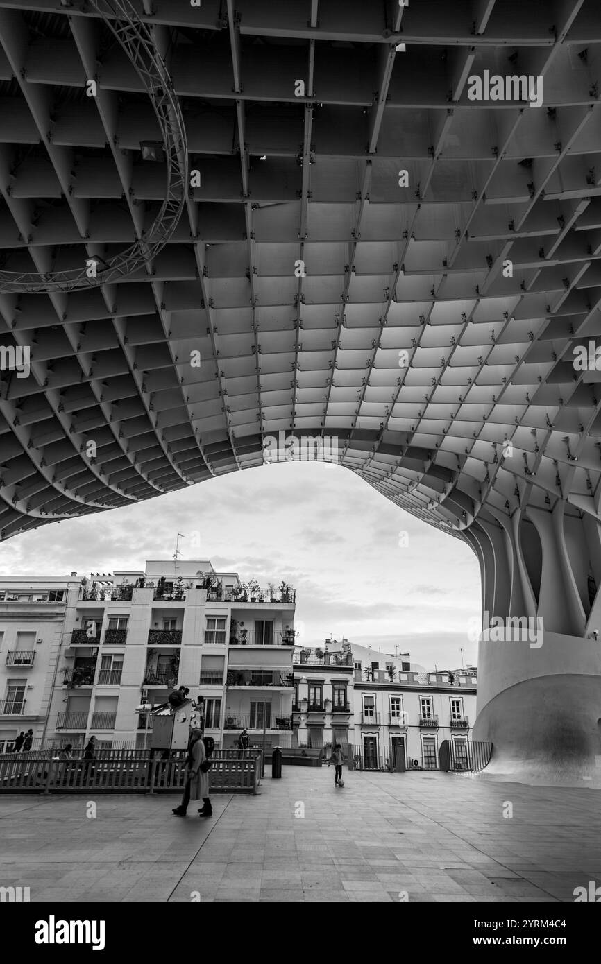Siviglia, Spagna-24 febbraio 2022: Setas de Sevilla, funghi di Siviglia, inizialmente intitolato Metropol Parasol situato in piazza la Encarnacion. Progettato da J Foto Stock