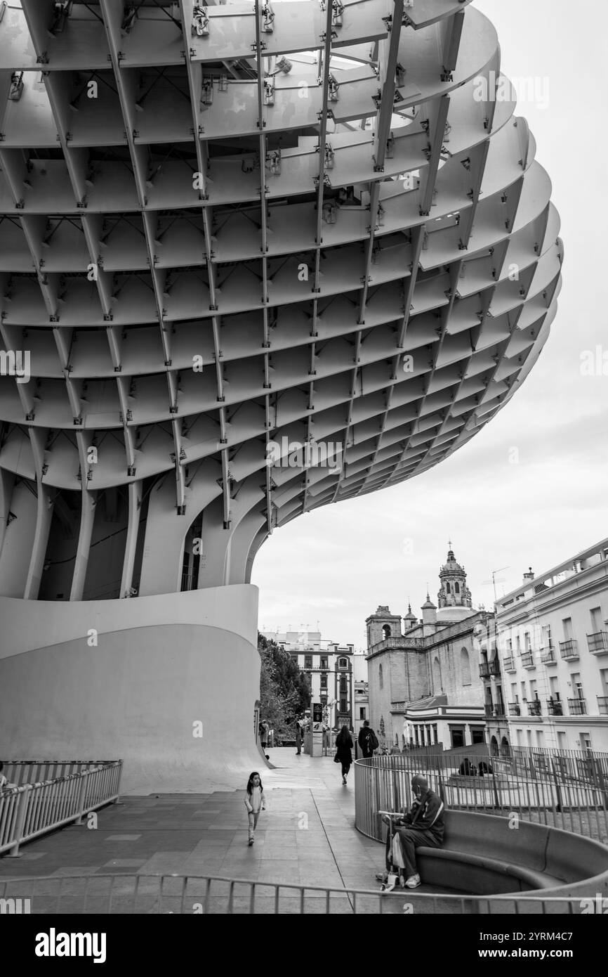 Siviglia, Spagna-24 febbraio 2022: Setas de Sevilla, funghi di Siviglia, inizialmente intitolato Metropol Parasol situato in piazza la Encarnacion. Progettato da J Foto Stock