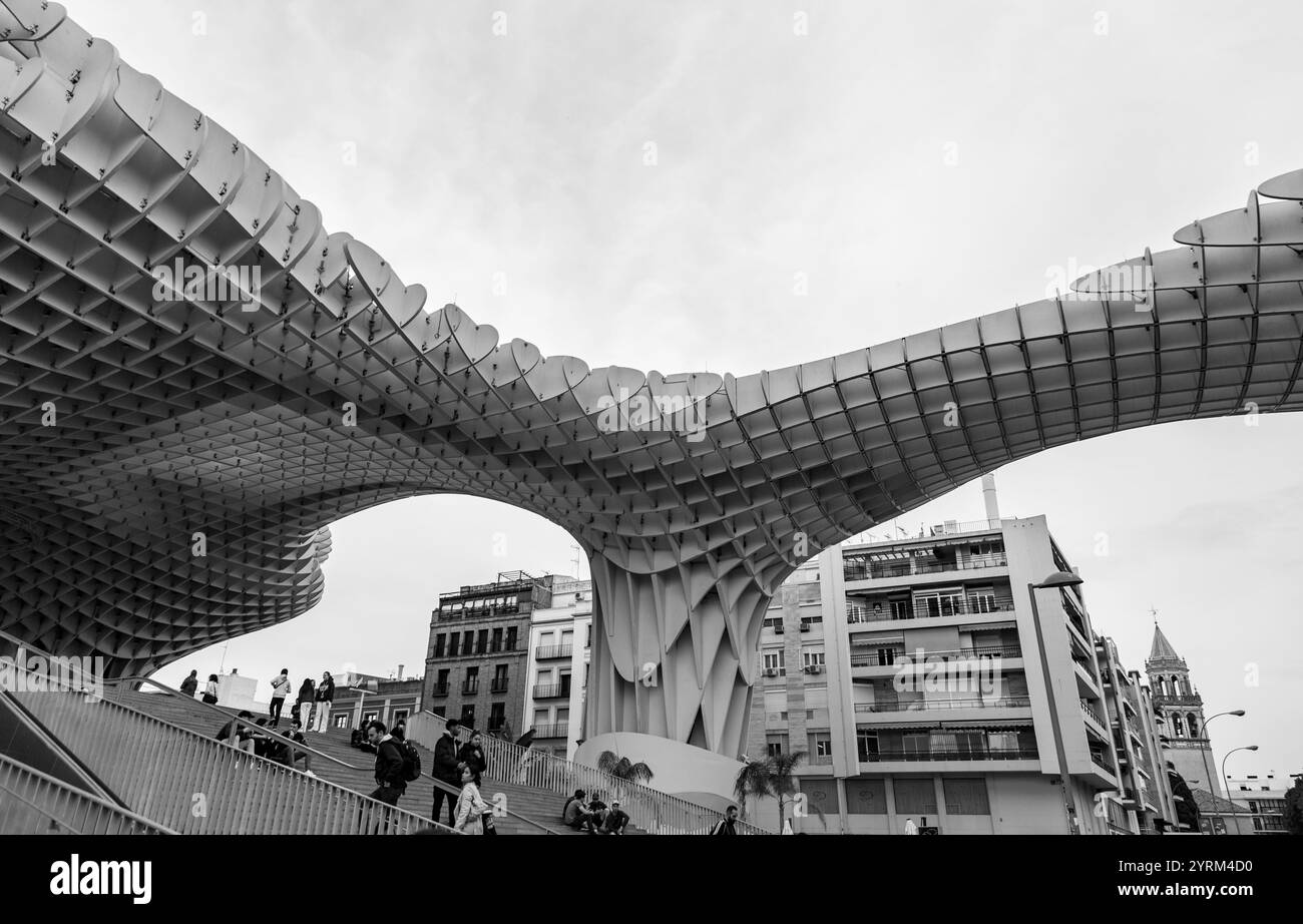 Siviglia, Spagna-24 febbraio 2022: Setas de Sevilla, funghi di Siviglia, inizialmente intitolato Metropol Parasol situato in piazza la Encarnacion. Progettato da J Foto Stock